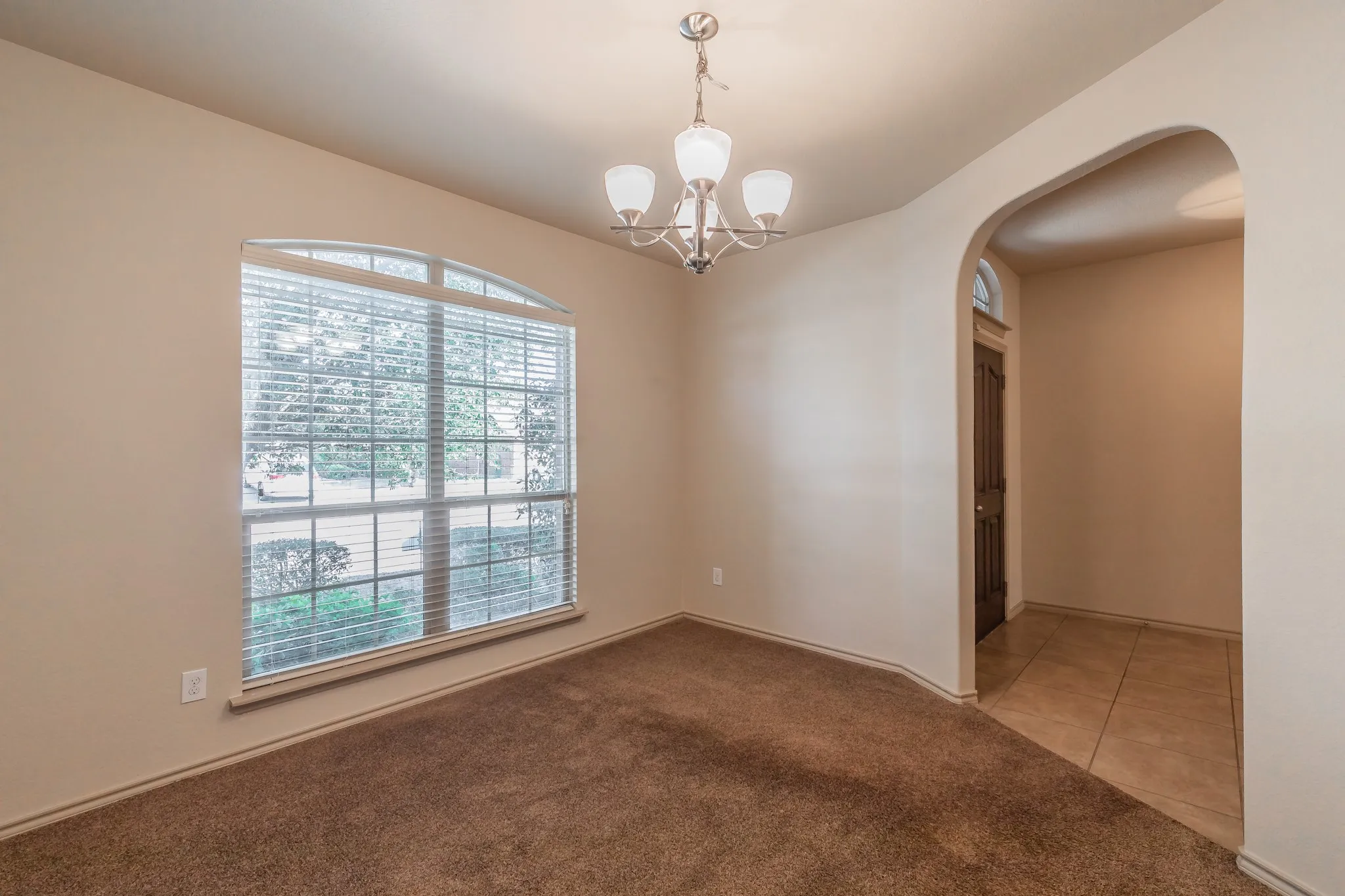 Single Family Residence For Rent in Tarrant County , 10844 Irish Glen Trail, Fort Worth, Texas 76052, 3 Bedroom, 2 Bathroom, 2 Garage spaces, 1,912 Sqft, built in 2009, mls#21357090, Real Estate Agent in Fort Worth, Homes For Rent in Tarrant county, Homes For Rent in Fort Worth, Realtor in Fort Worth Texas, Real Estate Brokerage Independent Realty Texas, Luminita Cordes Realtor