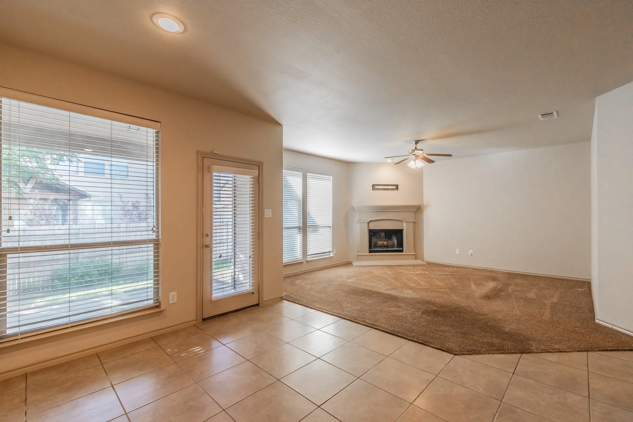 Single Family Residence For Rent in Tarrant County , 10844 Irish Glen Trail, Fort Worth, Texas 76052, 3 Bedroom, 2 Bathroom, 2 Garage spaces, 1,912 Sqft, built in 2009, mls#21357090, Real Estate Agent in Fort Worth, Homes For Rent in Tarrant county, Homes For Rent in Fort Worth, Realtor in Fort Worth Texas, Real Estate Brokerage Independent Realty Texas, Luminita Cordes Realtor