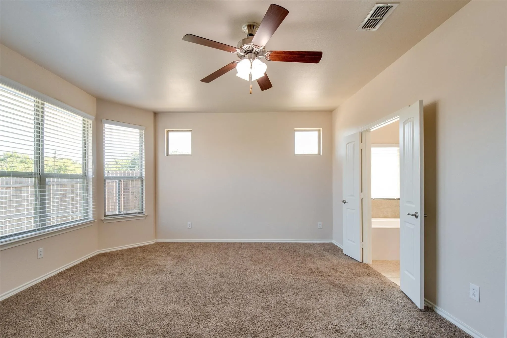 Single Family Residence For Rent in Denton County , 4813 Wasatch Drive, Denton, Texas 76208, 3 Bedroom, 2 Bathroom, 2 Garage spaces, 1,510 Sqft, built in 2015, mls#21360388, Real Estate Agent in Denton, Homes For Rent in Denton county, Homes For Rent in Denton, Realtor in Denton Texas, Real Estate Brokerage Independent Realty Texas, Luminita Cordes Realtor