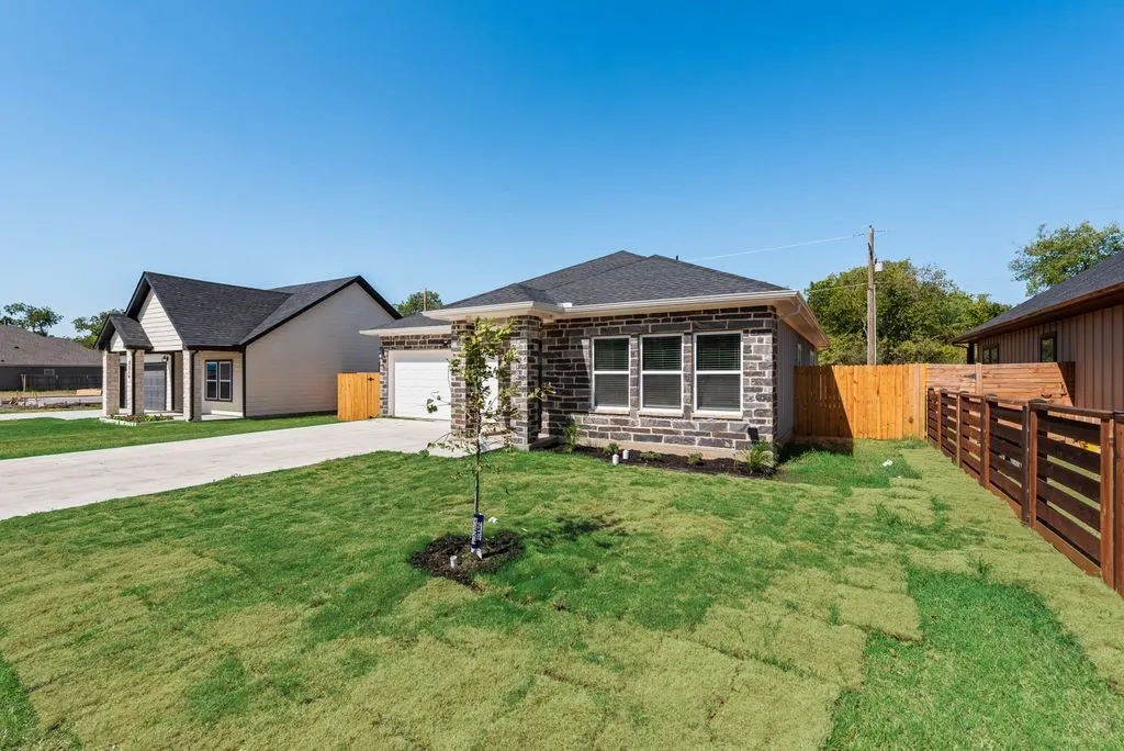 Single Family Residence For Sale in Tarrant County , 2512 Sheraton Drive, Fort Worth, Texas 76105, 3 Bedroom, 2 Bathroom, 2 Garage spaces, 1,513 Sqft, built in 2025, mls#21360613, Real Estate Agent in Fort Worth, Homes For Sale in Tarrant county, Homes For Sale in Fort Worth, Realtor in Fort Worth Texas, Real Estate Brokerage Independent Realty Texas, Luminita Cordes Realtor