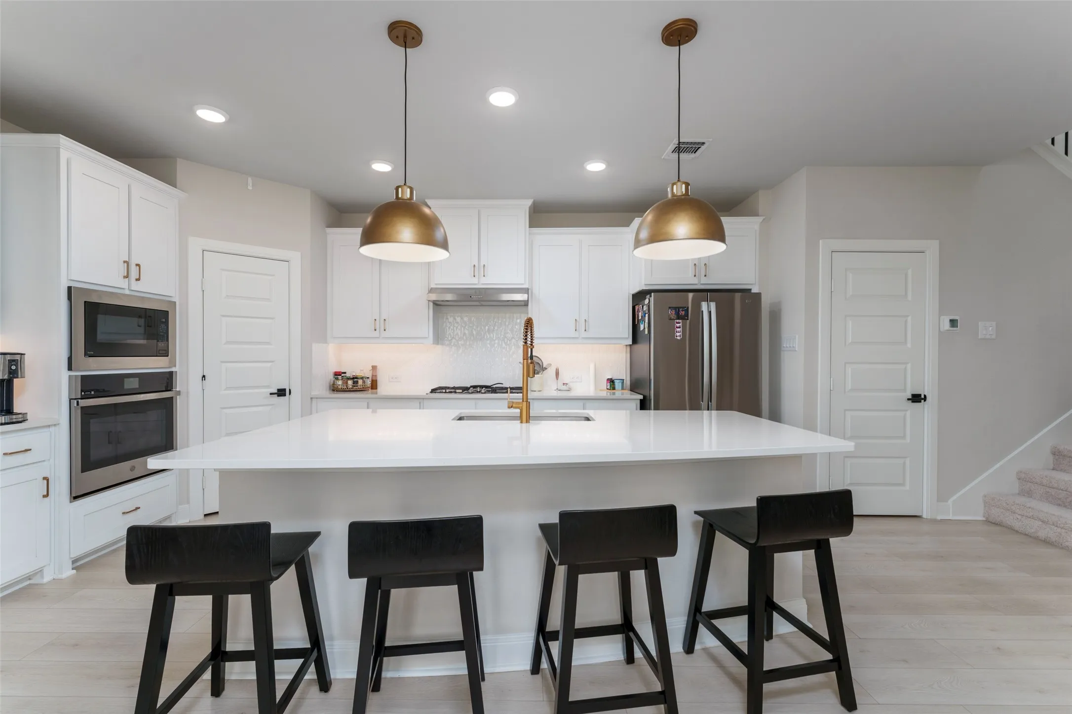 Eat in counter makes sharing meals with family easy and enjoyable.
