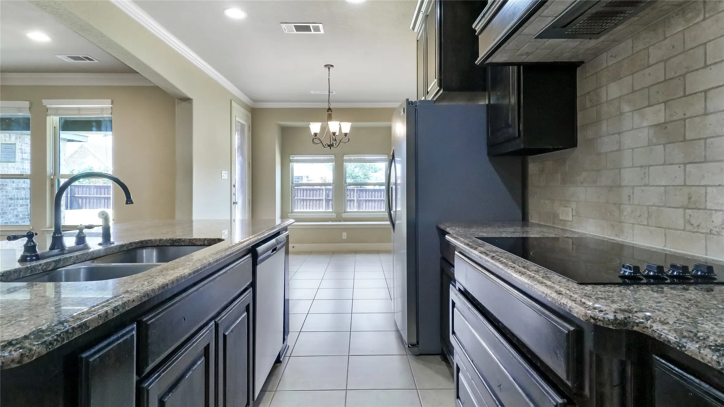 Single Family Residence For Sale in Ellis County , 408 Montpelier Lane, Ovilla, Texas 75154, 3 Bedroom, 3 Bathroom, 2 Garage spaces, 2,608 Sqft, built in 2013, mls#21360620, Real Estate Agent in Ovilla, Homes For Sale in Ellis county, Homes For Sale in Ovilla, Realtor in Ovilla Texas, Real Estate Brokerage Independent Realty Texas, Luminita Cordes Realtor