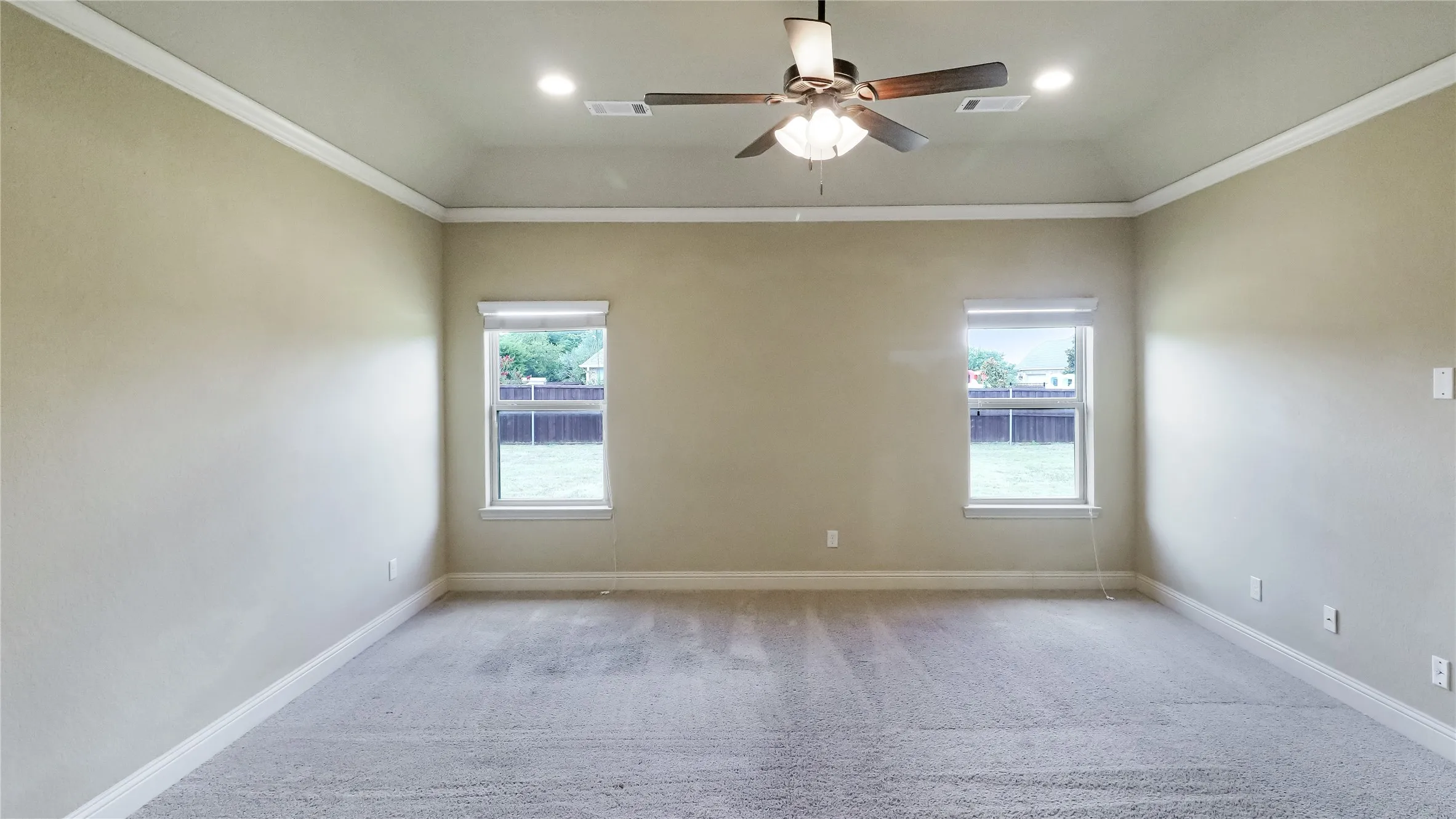 Single Family Residence For Sale in Ellis County , 408 Montpelier Lane, Ovilla, Texas 75154, 3 Bedroom, 3 Bathroom, 2 Garage spaces, 2,608 Sqft, built in 2013, mls#21360620, Real Estate Agent in Ovilla, Homes For Sale in Ellis county, Homes For Sale in Ovilla, Realtor in Ovilla Texas, Real Estate Brokerage Independent Realty Texas, Luminita Cordes Realtor