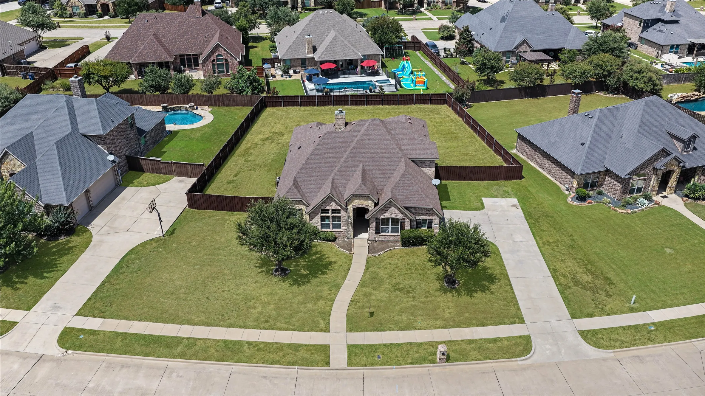 Single Family Residence For Sale in Ellis County , 408 Montpelier Lane, Ovilla, Texas 75154, 3 Bedroom, 3 Bathroom, 2 Garage spaces, 2,608 Sqft, built in 2013, mls#21360620, Real Estate Agent in Ovilla, Homes For Sale in Ellis county, Homes For Sale in Ovilla, Realtor in Ovilla Texas, Real Estate Brokerage Independent Realty Texas, Luminita Cordes Realtor