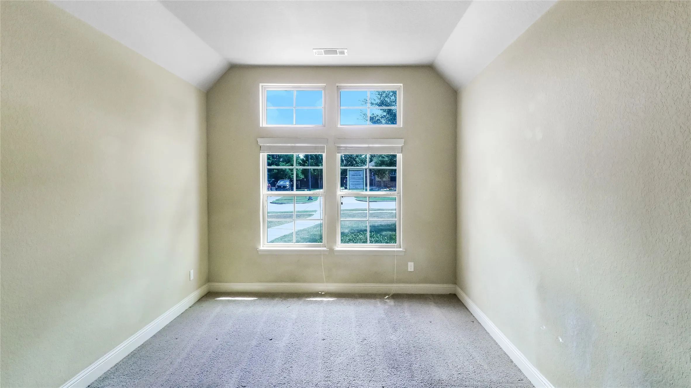 Single Family Residence For Sale in Ellis County , 408 Montpelier Lane, Ovilla, Texas 75154, 3 Bedroom, 3 Bathroom, 2 Garage spaces, 2,608 Sqft, built in 2013, mls#21360620, Real Estate Agent in Ovilla, Homes For Sale in Ellis county, Homes For Sale in Ovilla, Realtor in Ovilla Texas, Real Estate Brokerage Independent Realty Texas, Luminita Cordes Realtor