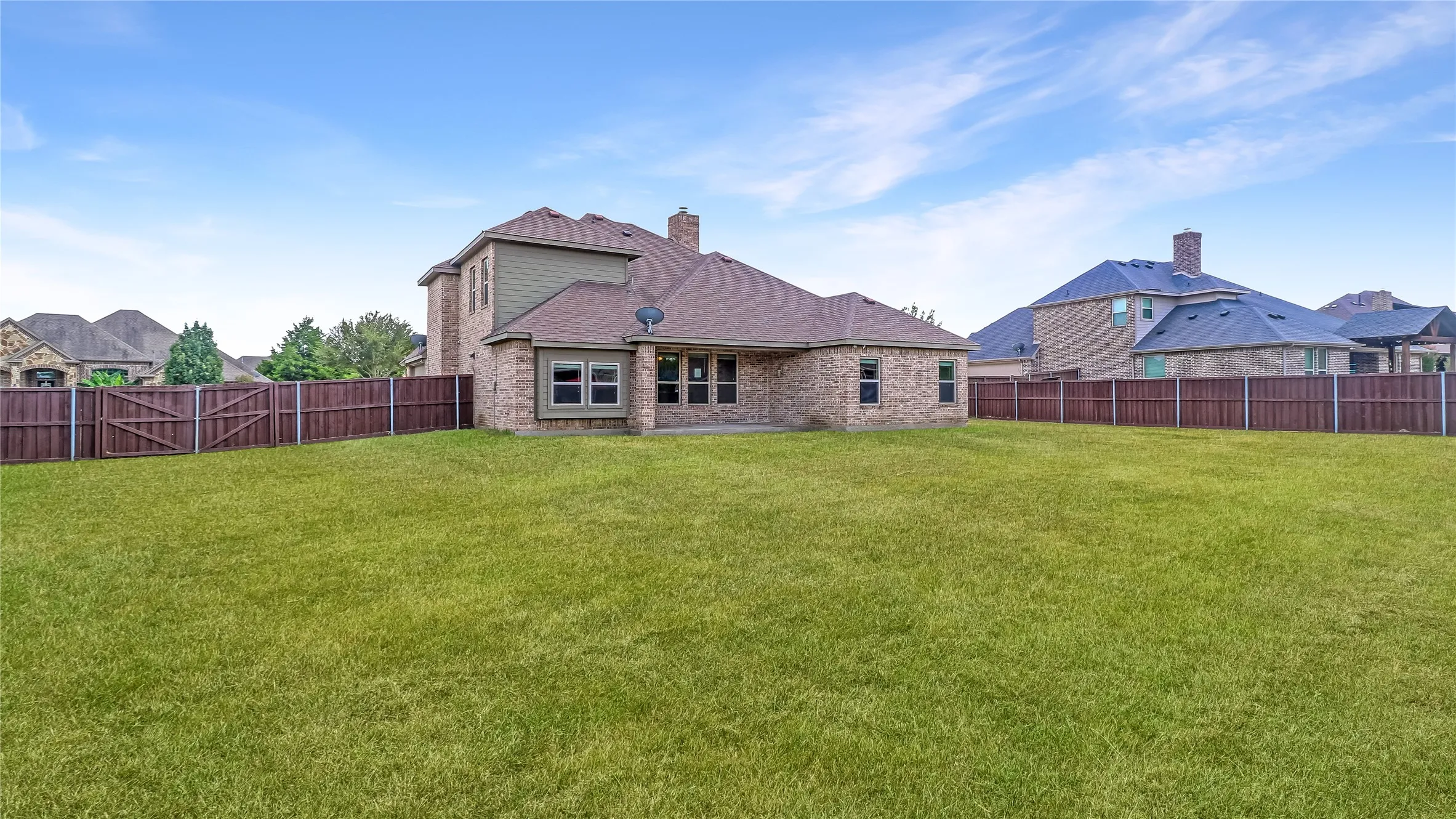 Single Family Residence For Sale in Ellis County , 408 Montpelier Lane, Ovilla, Texas 75154, 3 Bedroom, 3 Bathroom, 2 Garage spaces, 2,608 Sqft, built in 2013, mls#21360620, Real Estate Agent in Ovilla, Homes For Sale in Ellis county, Homes For Sale in Ovilla, Realtor in Ovilla Texas, Real Estate Brokerage Independent Realty Texas, Luminita Cordes Realtor
