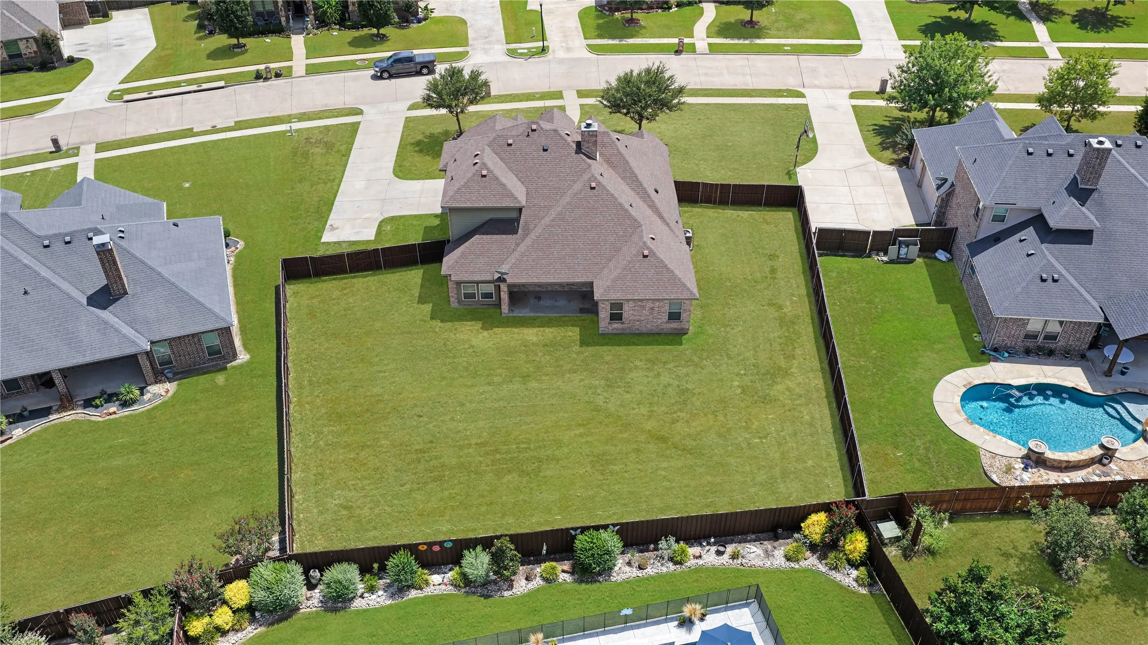 Single Family Residence For Sale in Ellis County , 408 Montpelier Lane, Ovilla, Texas 75154, 3 Bedroom, 3 Bathroom, 2 Garage spaces, 2,608 Sqft, built in 2013, mls#21360620, Real Estate Agent in Ovilla, Homes For Sale in Ellis county, Homes For Sale in Ovilla, Realtor in Ovilla Texas, Real Estate Brokerage Independent Realty Texas, Luminita Cordes Realtor