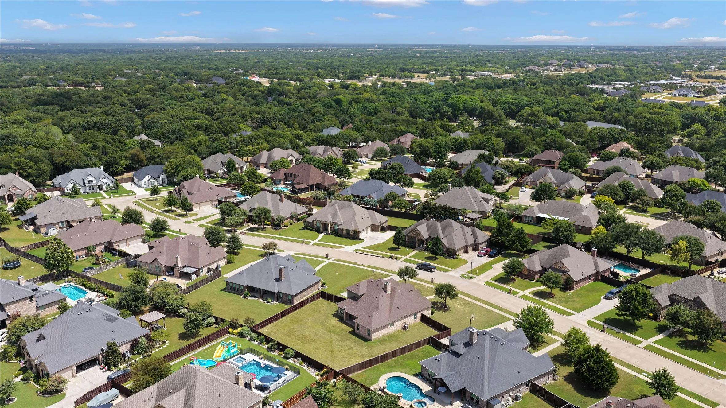 Single Family Residence For Sale in Ellis County , 408 Montpelier Lane, Ovilla, Texas 75154, 3 Bedroom, 3 Bathroom, 2 Garage spaces, 2,608 Sqft, built in 2013, mls#21360620, Real Estate Agent in Ovilla, Homes For Sale in Ellis county, Homes For Sale in Ovilla, Realtor in Ovilla Texas, Real Estate Brokerage Independent Realty Texas, Luminita Cordes Realtor
