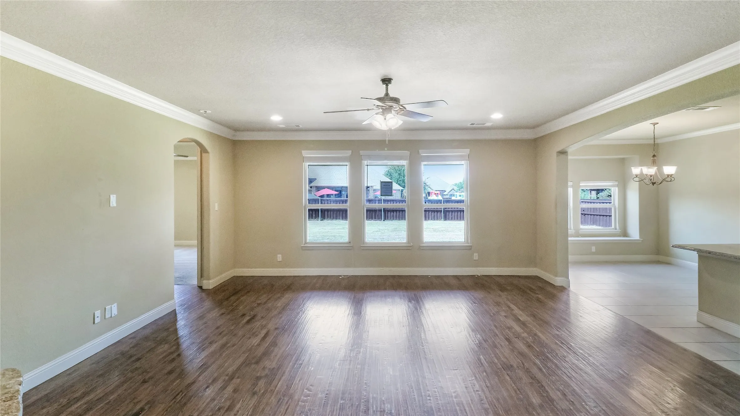Single Family Residence For Sale in Ellis County , 408 Montpelier Lane, Ovilla, Texas 75154, 3 Bedroom, 3 Bathroom, 2 Garage spaces, 2,608 Sqft, built in 2013, mls#21360620, Real Estate Agent in Ovilla, Homes For Sale in Ellis county, Homes For Sale in Ovilla, Realtor in Ovilla Texas, Real Estate Brokerage Independent Realty Texas, Luminita Cordes Realtor
