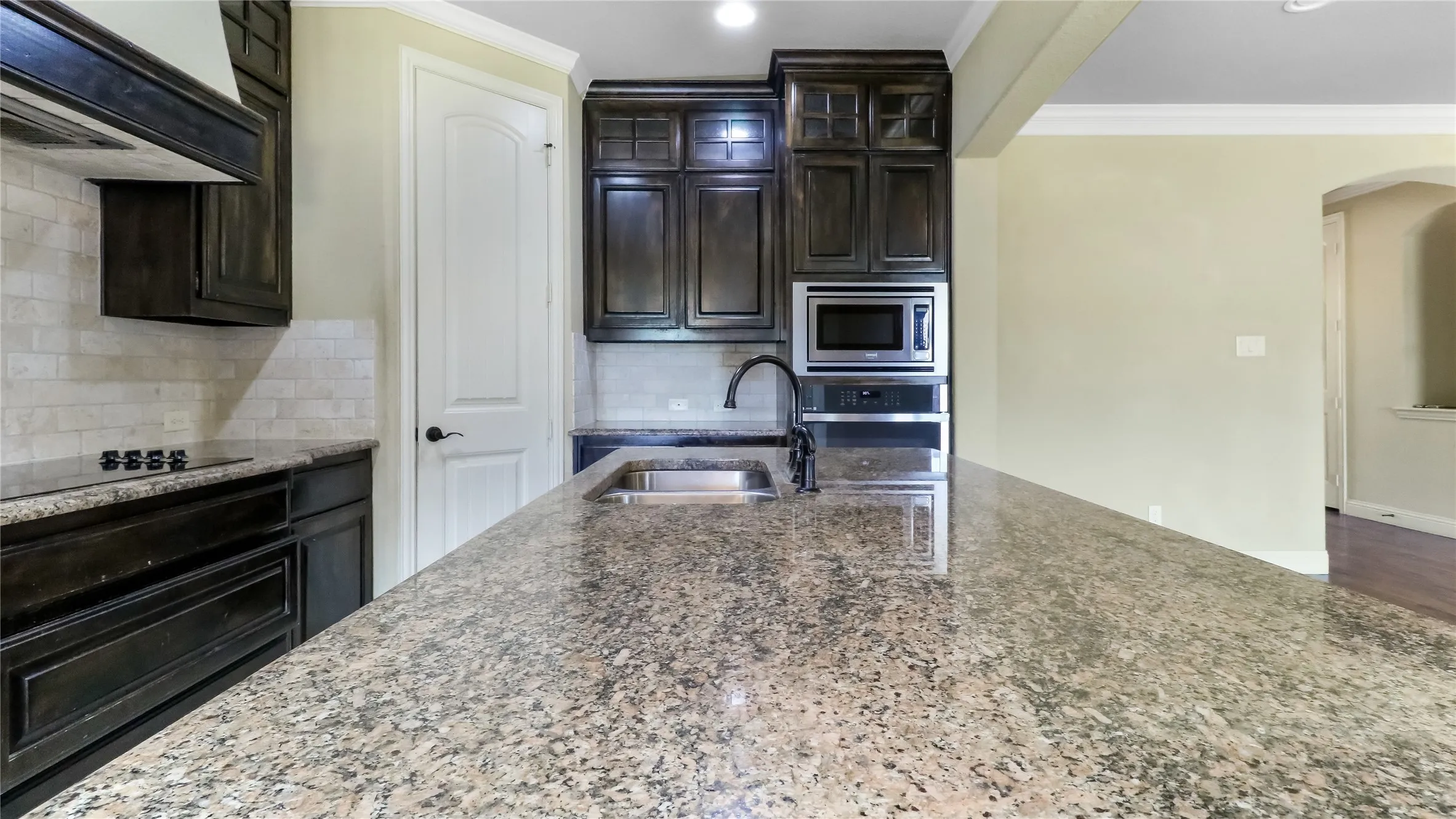 Single Family Residence For Sale in Ellis County , 408 Montpelier Lane, Ovilla, Texas 75154, 3 Bedroom, 3 Bathroom, 2 Garage spaces, 2,608 Sqft, built in 2013, mls#21360620, Real Estate Agent in Ovilla, Homes For Sale in Ellis county, Homes For Sale in Ovilla, Realtor in Ovilla Texas, Real Estate Brokerage Independent Realty Texas, Luminita Cordes Realtor