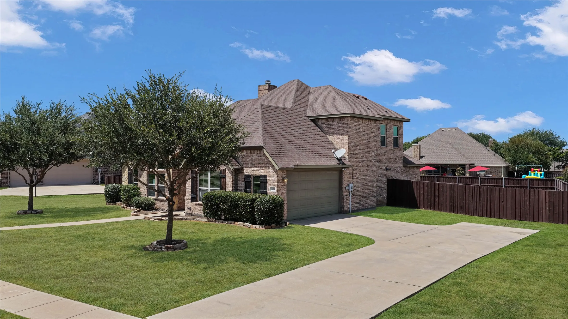 Single Family Residence For Sale in Ellis County , 408 Montpelier Lane, Ovilla, Texas 75154, 3 Bedroom, 3 Bathroom, 2 Garage spaces, 2,608 Sqft, built in 2013, mls#21360620, Real Estate Agent in Ovilla, Homes For Sale in Ellis county, Homes For Sale in Ovilla, Realtor in Ovilla Texas, Real Estate Brokerage Independent Realty Texas, Luminita Cordes Realtor