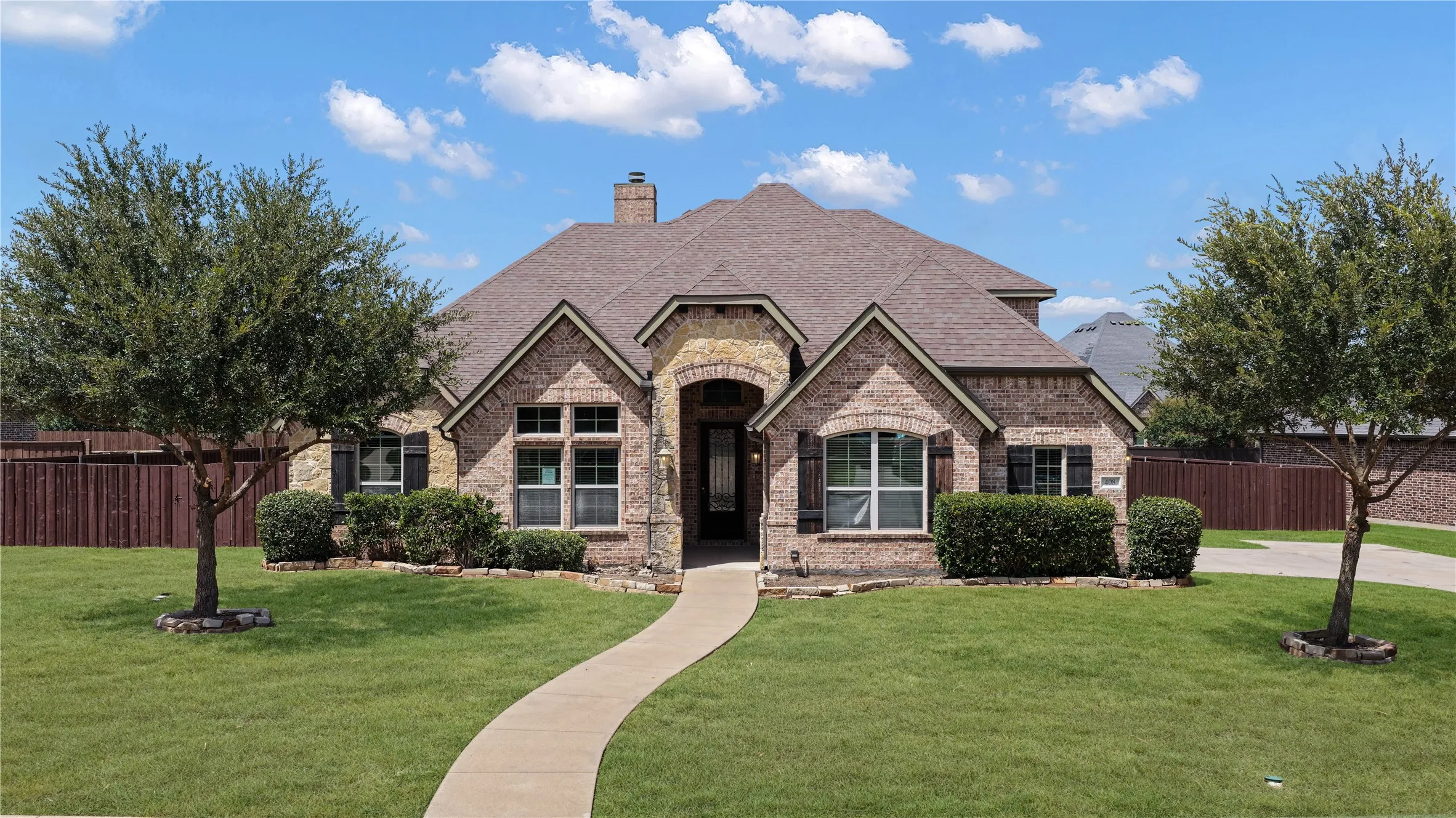 Single Family Residence For Sale in Ellis County , 408 Montpelier Lane, Ovilla, Texas 75154, 3 Bedroom, 3 Bathroom, 2 Garage spaces, 2,608 Sqft, built in 2013, mls#21360620, Real Estate Agent in Ovilla, Homes For Sale in Ellis county, Homes For Sale in Ovilla, Realtor in Ovilla Texas, Real Estate Brokerage Independent Realty Texas, Luminita Cordes Realtor