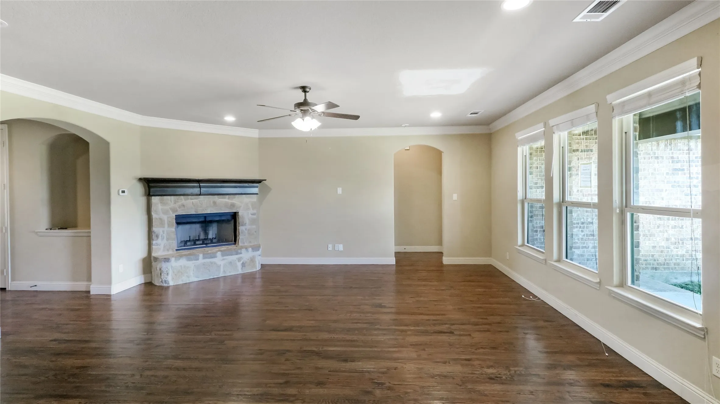 Single Family Residence For Sale in Ellis County , 408 Montpelier Lane, Ovilla, Texas 75154, 3 Bedroom, 3 Bathroom, 2 Garage spaces, 2,608 Sqft, built in 2013, mls#21360620, Real Estate Agent in Ovilla, Homes For Sale in Ellis county, Homes For Sale in Ovilla, Realtor in Ovilla Texas, Real Estate Brokerage Independent Realty Texas, Luminita Cordes Realtor
