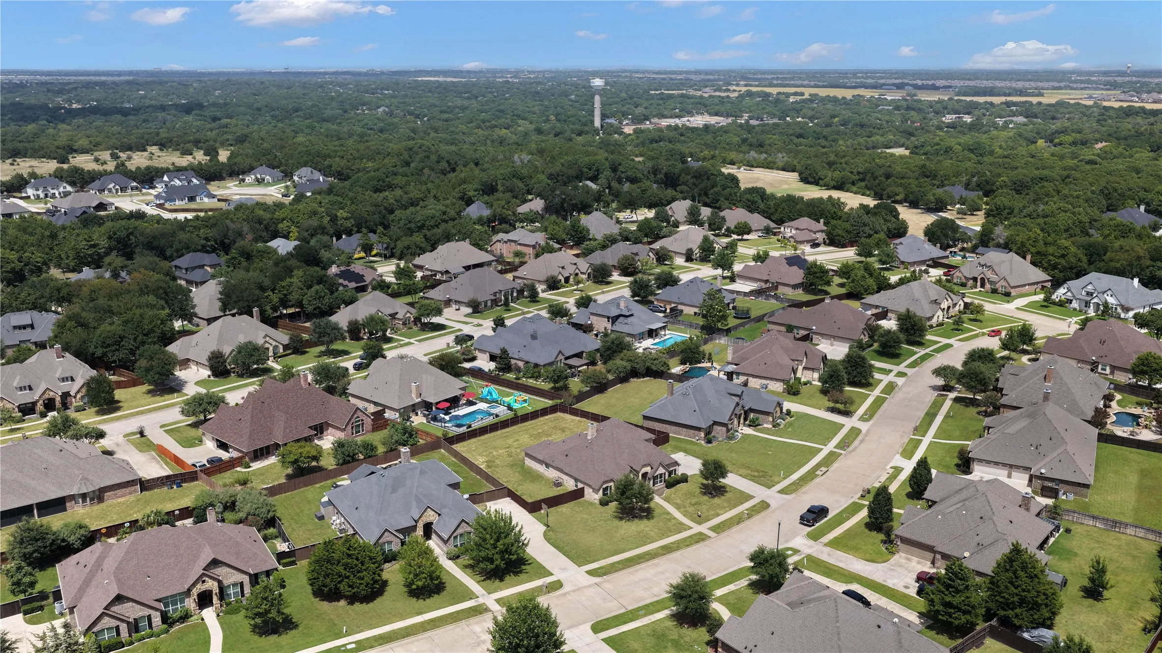 Single Family Residence For Sale in Ellis County , 408 Montpelier Lane, Ovilla, Texas 75154, 3 Bedroom, 3 Bathroom, 2 Garage spaces, 2,608 Sqft, built in 2013, mls#21360620, Real Estate Agent in Ovilla, Homes For Sale in Ellis county, Homes For Sale in Ovilla, Realtor in Ovilla Texas, Real Estate Brokerage Independent Realty Texas, Luminita Cordes Realtor