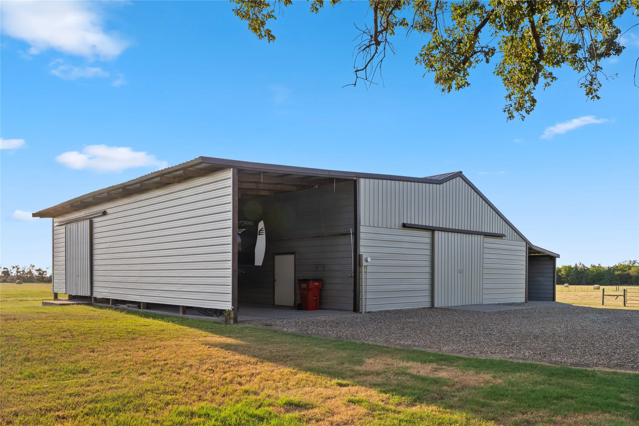 Single Family Residence For Sale in Hopkins County , 330 Farm Road 900 S, Saltillo, Texas 75478, 3 Bedroom, 3 Bathroom, Garage spaces, 1,906 Sqft, built in 1995, Price $595,000, mls#21359603, Real Estate Agent in Saltillo, Homes For Sale in Hopkins county, Homes For Sale in Saltillo, Realtor in Saltillo Texas, Real Estate Brokerage Independent Realty Texas, Luminita Cordes Realtor