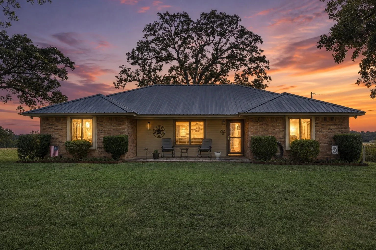 Single Family Residence For Sale in Hopkins County , 330 Farm Road 900 S, Saltillo, Texas 75478, 3 Bedroom, 3 Bathroom, Garage spaces, 1,906 Sqft, built in 1995, Price $595,000, mls#21359603, Real Estate Agent in Saltillo, Homes For Sale in Hopkins county, Homes For Sale in Saltillo, Realtor in Saltillo Texas, Real Estate Brokerage Independent Realty Texas, Luminita Cordes Realtor