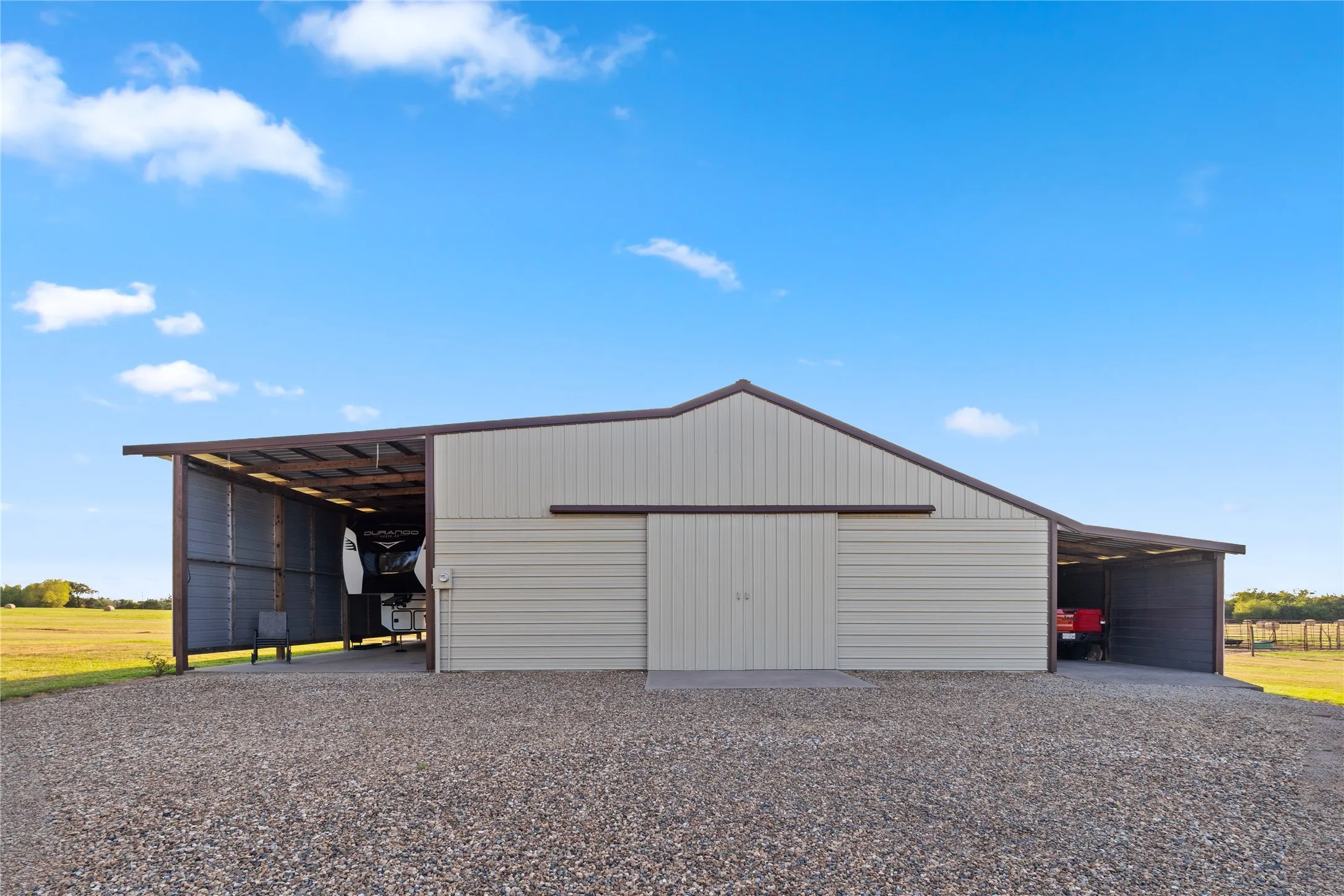 Single Family Residence For Sale in Hopkins County , 330 Farm Road 900 S, Saltillo, Texas 75478, 3 Bedroom, 3 Bathroom, Garage spaces, 1,906 Sqft, built in 1995, Price $595,000, mls#21359603, Real Estate Agent in Saltillo, Homes For Sale in Hopkins county, Homes For Sale in Saltillo, Realtor in Saltillo Texas, Real Estate Brokerage Independent Realty Texas, Luminita Cordes Realtor