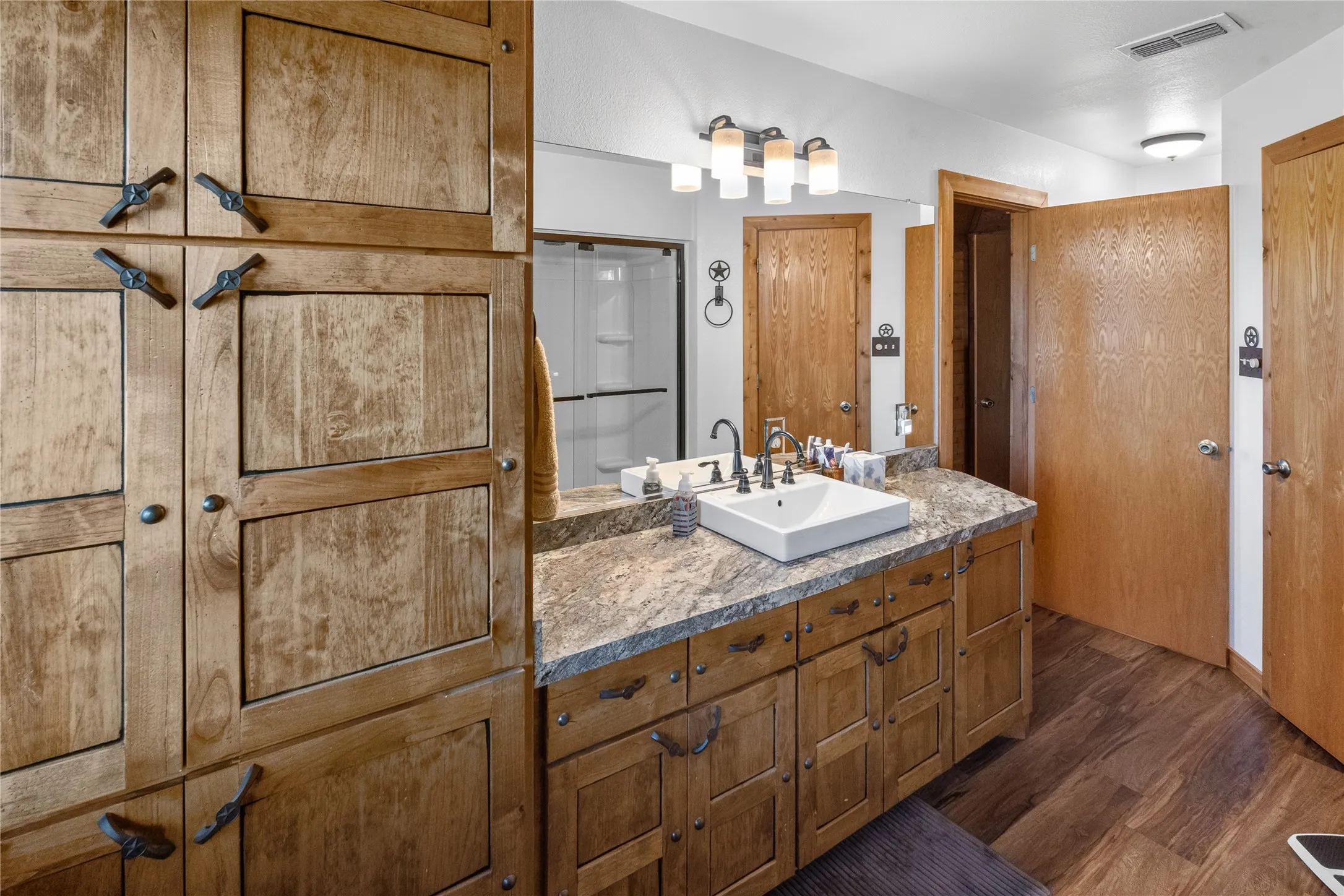 Single Family Residence For Sale in Hopkins County , 330 Farm Road 900 S, Saltillo, Texas 75478, 3 Bedroom, 3 Bathroom, Garage spaces, 1,906 Sqft, built in 1995, Price $595,000, mls#21359603, Real Estate Agent in Saltillo, Homes For Sale in Hopkins county, Homes For Sale in Saltillo, Realtor in Saltillo Texas, Real Estate Brokerage Independent Realty Texas, Luminita Cordes Realtor