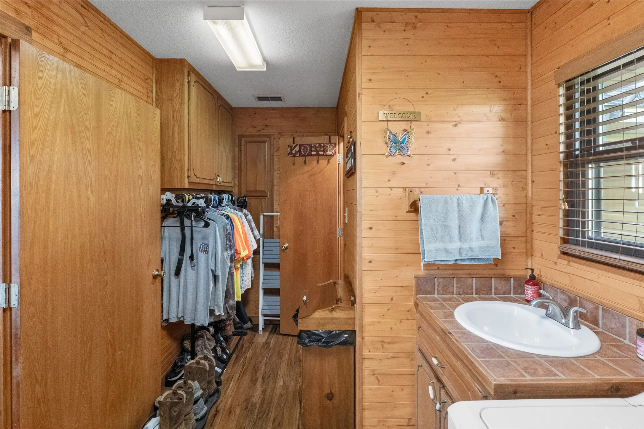 Single Family Residence For Sale in Hopkins County , 330 Farm Road 900 S, Saltillo, Texas 75478, 3 Bedroom, 3 Bathroom, Garage spaces, 1,906 Sqft, built in 1995, Price $595,000, mls#21359603, Real Estate Agent in Saltillo, Homes For Sale in Hopkins county, Homes For Sale in Saltillo, Realtor in Saltillo Texas, Real Estate Brokerage Independent Realty Texas, Luminita Cordes Realtor
