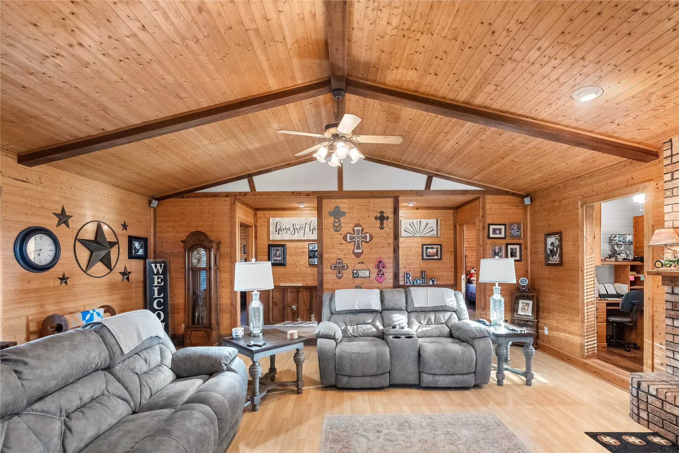 Single Family Residence For Sale in Hopkins County , 330 Farm Road 900 S, Saltillo, Texas 75478, 3 Bedroom, 3 Bathroom, Garage spaces, 1,906 Sqft, built in 1995, Price $595,000, mls#21359603, Real Estate Agent in Saltillo, Homes For Sale in Hopkins county, Homes For Sale in Saltillo, Realtor in Saltillo Texas, Real Estate Brokerage Independent Realty Texas, Luminita Cordes Realtor