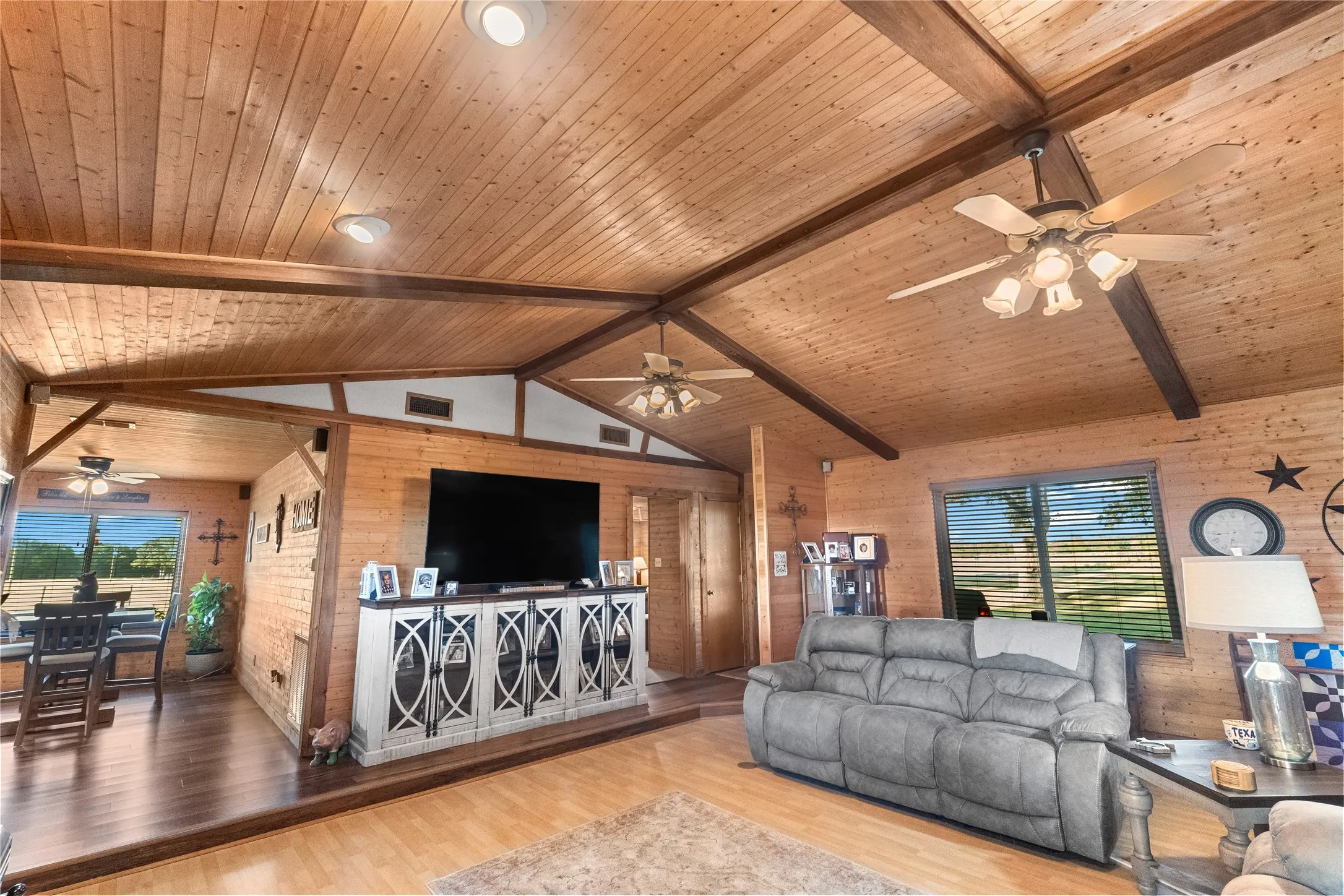 Single Family Residence For Sale in Hopkins County , 330 Farm Road 900 S, Saltillo, Texas 75478, 3 Bedroom, 3 Bathroom, Garage spaces, 1,906 Sqft, built in 1995, Price $595,000, mls#21359603, Real Estate Agent in Saltillo, Homes For Sale in Hopkins county, Homes For Sale in Saltillo, Realtor in Saltillo Texas, Real Estate Brokerage Independent Realty Texas, Luminita Cordes Realtor