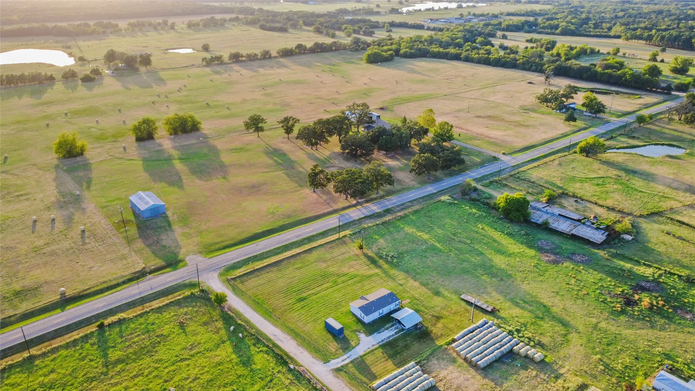 Single Family Residence For Sale in Hopkins County , 330 Farm Road 900 S, Saltillo, Texas 75478, 3 Bedroom, 3 Bathroom, Garage spaces, 1,906 Sqft, built in 1995, Price $595,000, mls#21359603, Real Estate Agent in Saltillo, Homes For Sale in Hopkins county, Homes For Sale in Saltillo, Realtor in Saltillo Texas, Real Estate Brokerage Independent Realty Texas, Luminita Cordes Realtor