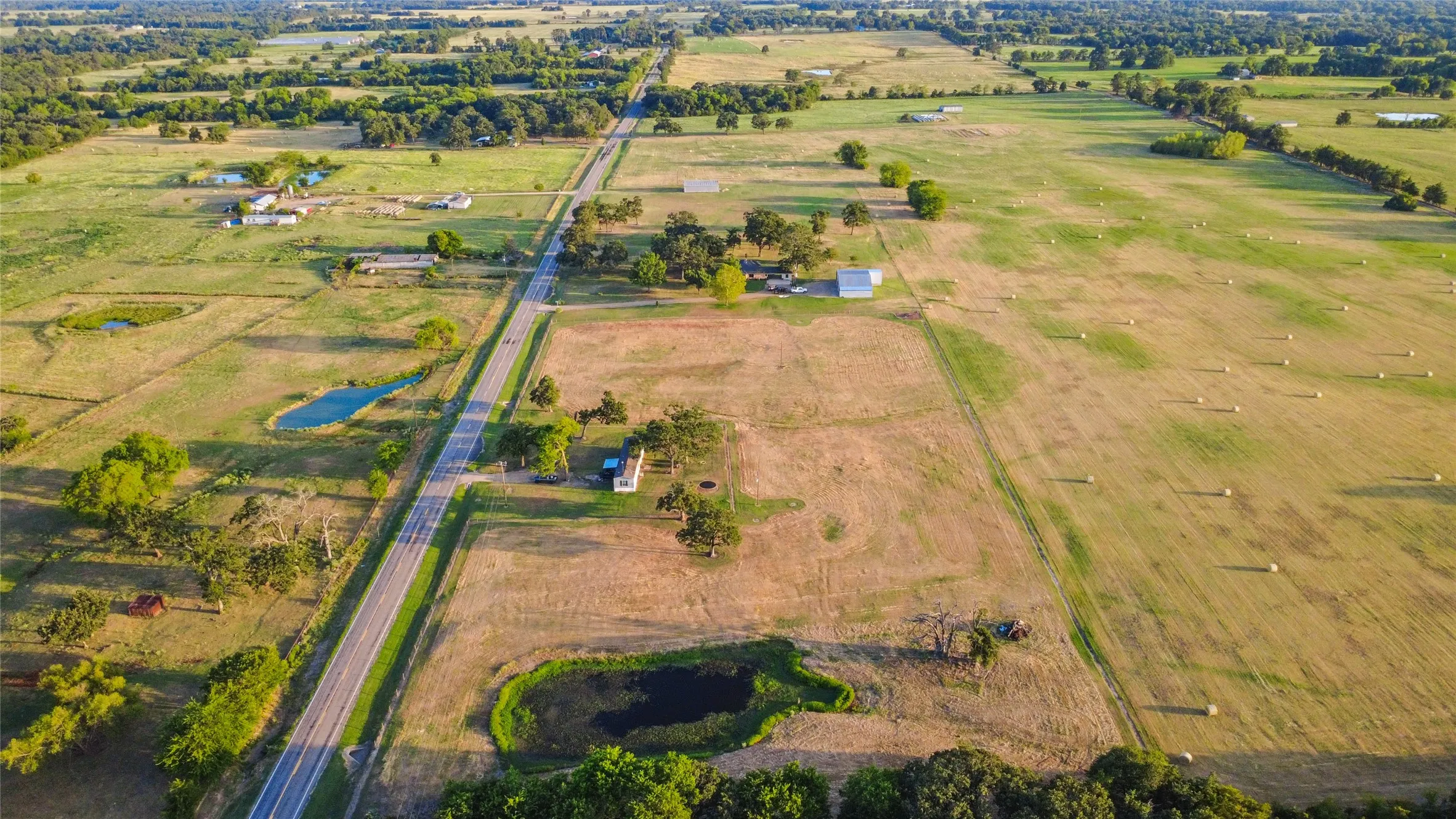 Single Family Residence For Sale in Hopkins County , 330 Farm Road 900 S, Saltillo, Texas 75478, 3 Bedroom, 3 Bathroom, Garage spaces, 1,906 Sqft, built in 1995, Price $595,000, mls#21359603, Real Estate Agent in Saltillo, Homes For Sale in Hopkins county, Homes For Sale in Saltillo, Realtor in Saltillo Texas, Real Estate Brokerage Independent Realty Texas, Luminita Cordes Realtor