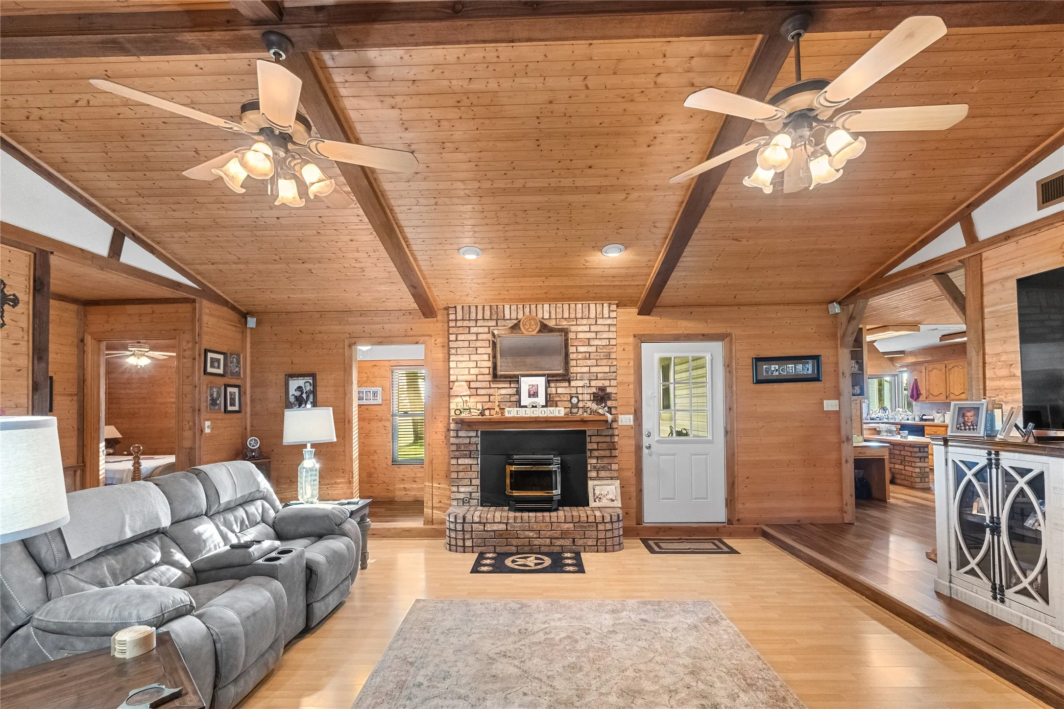 Single Family Residence For Sale in Hopkins County , 330 Farm Road 900 S, Saltillo, Texas 75478, 3 Bedroom, 3 Bathroom, Garage spaces, 1,906 Sqft, built in 1995, Price $595,000, mls#21359603, Real Estate Agent in Saltillo, Homes For Sale in Hopkins county, Homes For Sale in Saltillo, Realtor in Saltillo Texas, Real Estate Brokerage Independent Realty Texas, Luminita Cordes Realtor