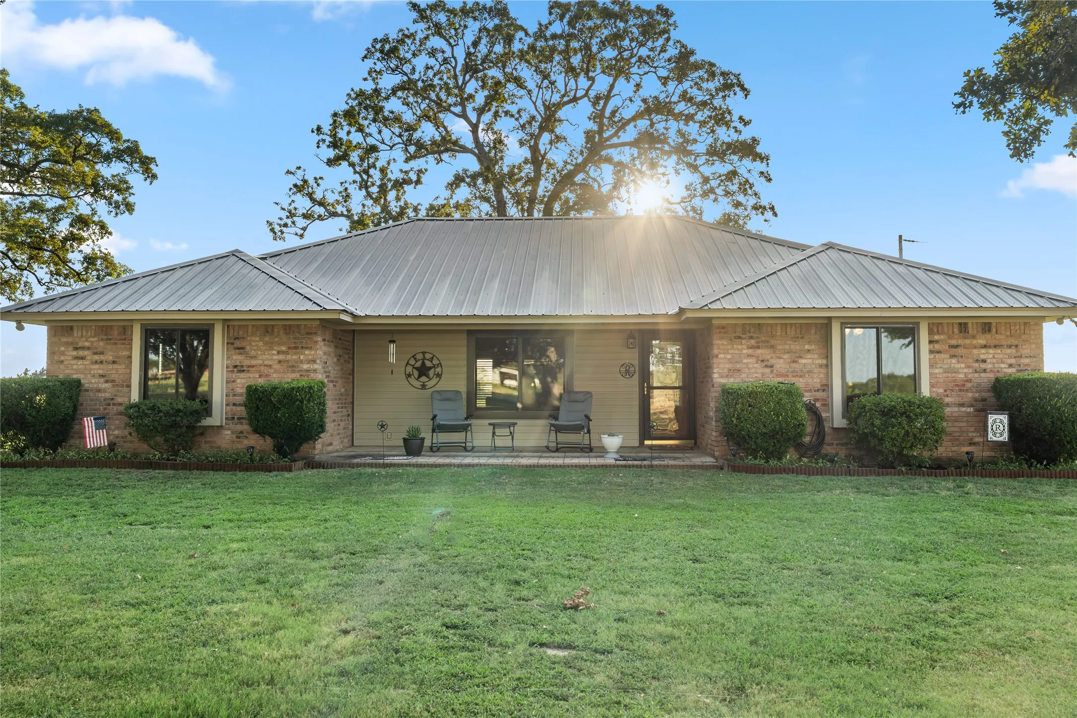 Single Family Residence For Sale in Hopkins County , 330 Farm Road 900 S, Saltillo, Texas 75478, 3 Bedroom, 3 Bathroom, Garage spaces, 1,906 Sqft, built in 1995, Price $595,000, mls#21359603, Real Estate Agent in Saltillo, Homes For Sale in Hopkins county, Homes For Sale in Saltillo, Realtor in Saltillo Texas, Real Estate Brokerage Independent Realty Texas, Luminita Cordes Realtor