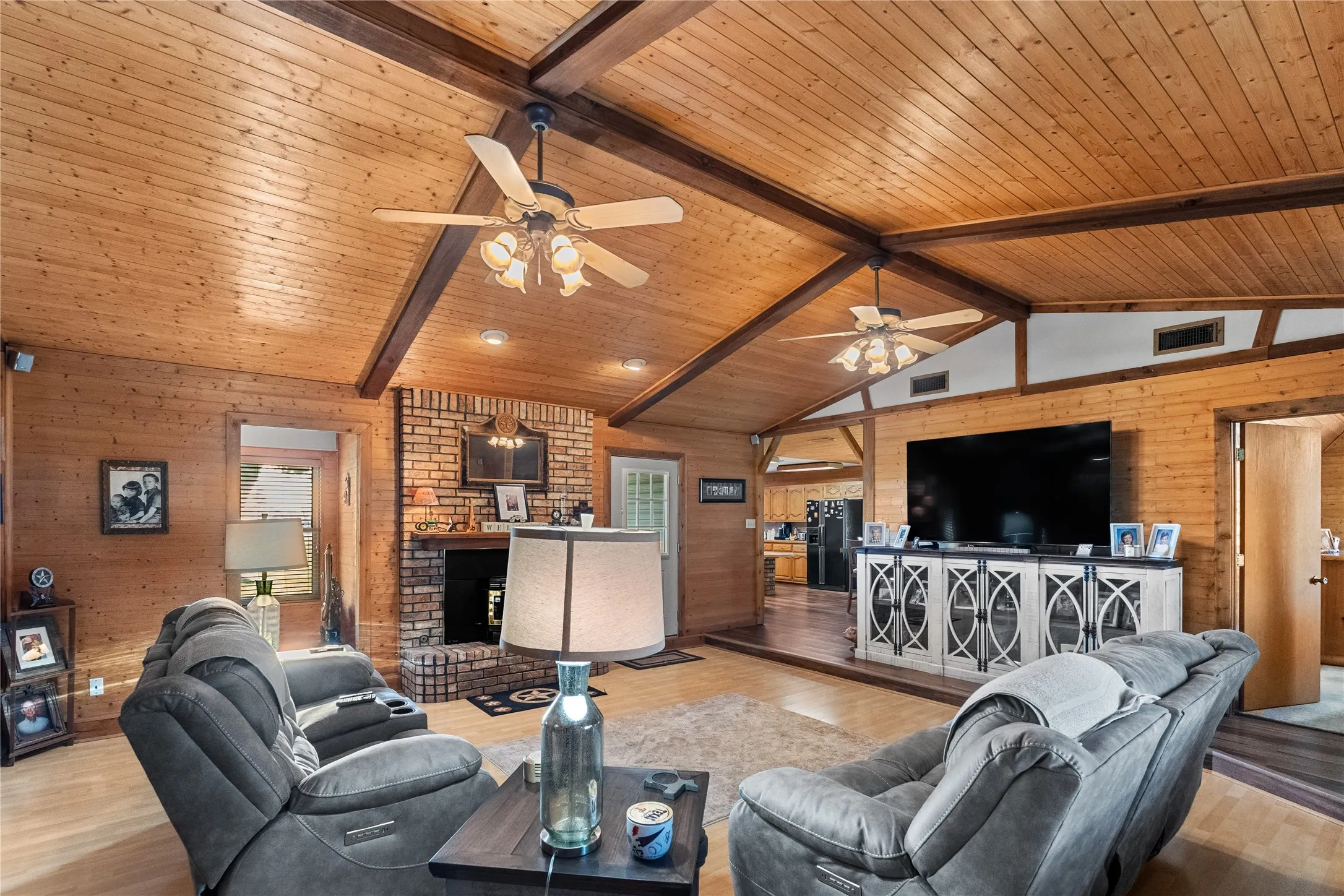 Single Family Residence For Sale in Hopkins County , 330 Farm Road 900 S, Saltillo, Texas 75478, 3 Bedroom, 3 Bathroom, Garage spaces, 1,906 Sqft, built in 1995, Price $595,000, mls#21359603, Real Estate Agent in Saltillo, Homes For Sale in Hopkins county, Homes For Sale in Saltillo, Realtor in Saltillo Texas, Real Estate Brokerage Independent Realty Texas, Luminita Cordes Realtor