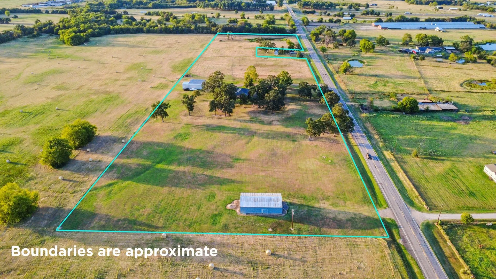Single Family Residence For Sale in Hopkins County , 330 Farm Road 900 S, Saltillo, Texas 75478, 3 Bedroom, 3 Bathroom, Garage spaces, 1,906 Sqft, built in 1995, Price $595,000, mls#21359603, Real Estate Agent in Saltillo, Homes For Sale in Hopkins county, Homes For Sale in Saltillo, Realtor in Saltillo Texas, Real Estate Brokerage Independent Realty Texas, Luminita Cordes Realtor