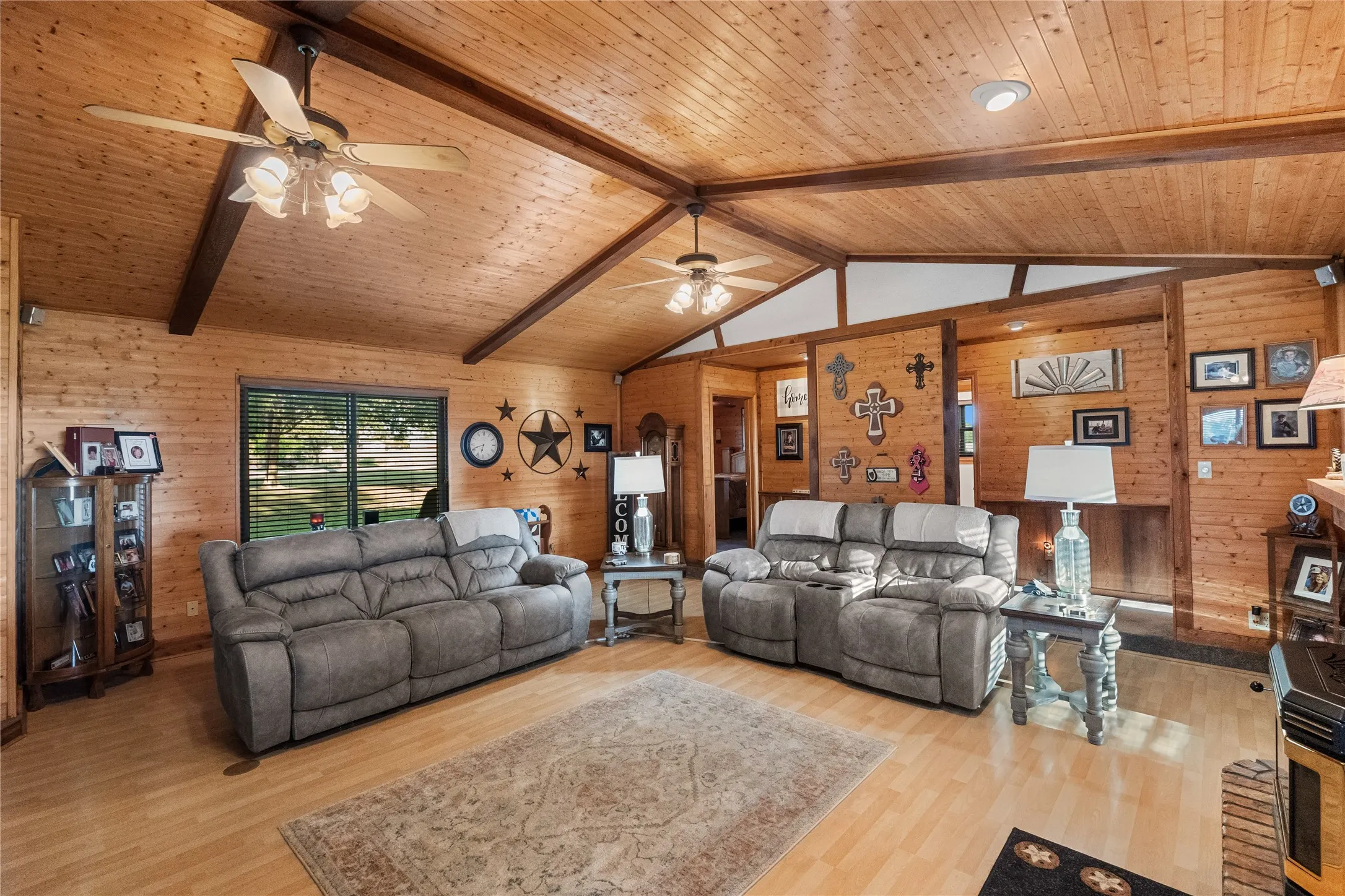 Single Family Residence For Sale in Hopkins County , 330 Farm Road 900 S, Saltillo, Texas 75478, 3 Bedroom, 3 Bathroom, Garage spaces, 1,906 Sqft, built in 1995, Price $595,000, mls#21359603, Real Estate Agent in Saltillo, Homes For Sale in Hopkins county, Homes For Sale in Saltillo, Realtor in Saltillo Texas, Real Estate Brokerage Independent Realty Texas, Luminita Cordes Realtor