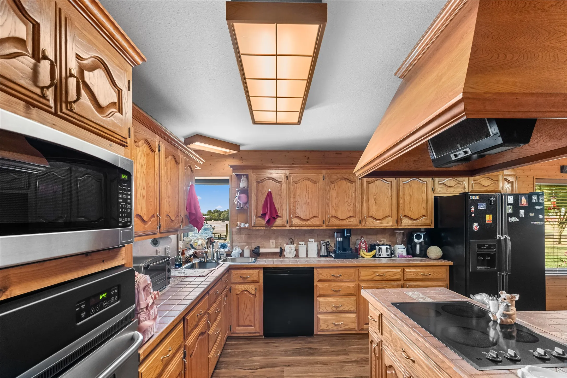Single Family Residence For Sale in Hopkins County , 330 Farm Road 900 S, Saltillo, Texas 75478, 3 Bedroom, 3 Bathroom, Garage spaces, 1,906 Sqft, built in 1995, Price $595,000, mls#21359603, Real Estate Agent in Saltillo, Homes For Sale in Hopkins county, Homes For Sale in Saltillo, Realtor in Saltillo Texas, Real Estate Brokerage Independent Realty Texas, Luminita Cordes Realtor