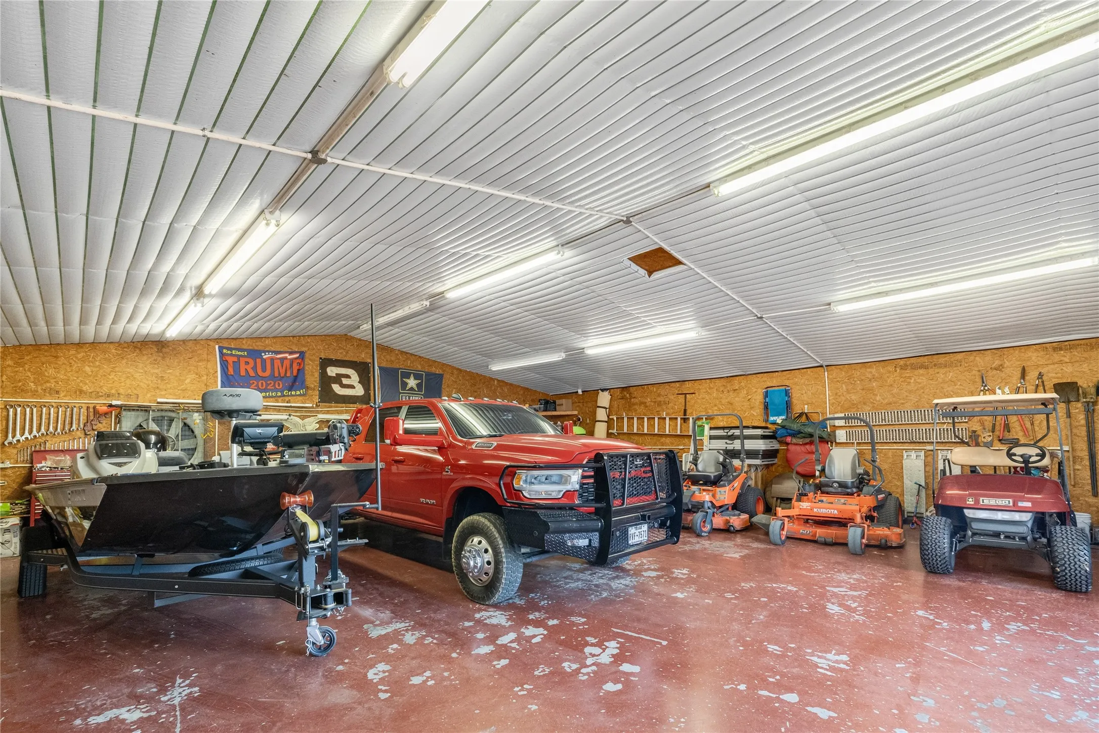 Single Family Residence For Sale in Hopkins County , 330 Farm Road 900 S, Saltillo, Texas 75478, 3 Bedroom, 3 Bathroom, Garage spaces, 1,906 Sqft, built in 1995, Price $595,000, mls#21359603, Real Estate Agent in Saltillo, Homes For Sale in Hopkins county, Homes For Sale in Saltillo, Realtor in Saltillo Texas, Real Estate Brokerage Independent Realty Texas, Luminita Cordes Realtor