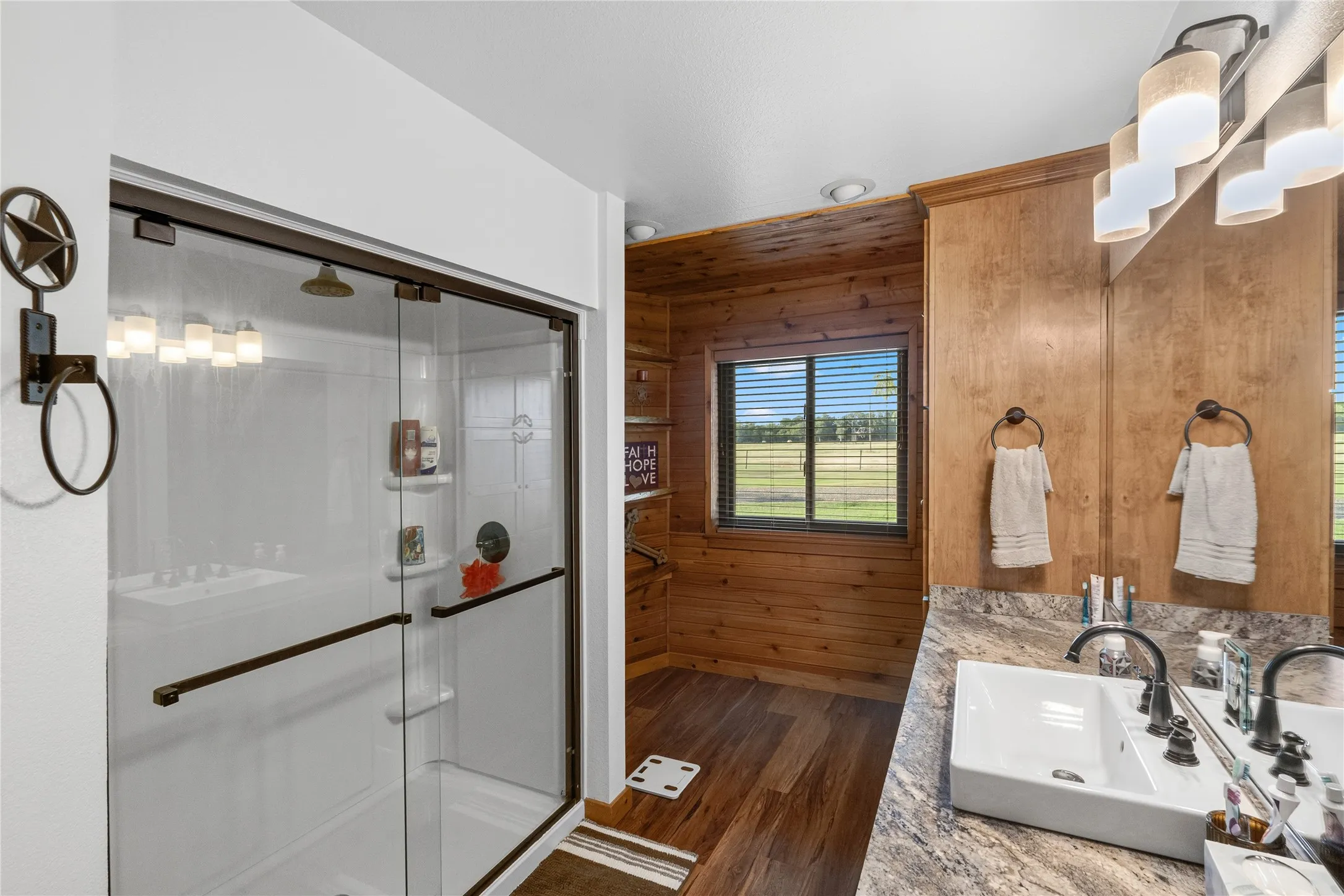 Single Family Residence For Sale in Hopkins County , 330 Farm Road 900 S, Saltillo, Texas 75478, 3 Bedroom, 3 Bathroom, Garage spaces, 1,906 Sqft, built in 1995, Price $595,000, mls#21359603, Real Estate Agent in Saltillo, Homes For Sale in Hopkins county, Homes For Sale in Saltillo, Realtor in Saltillo Texas, Real Estate Brokerage Independent Realty Texas, Luminita Cordes Realtor