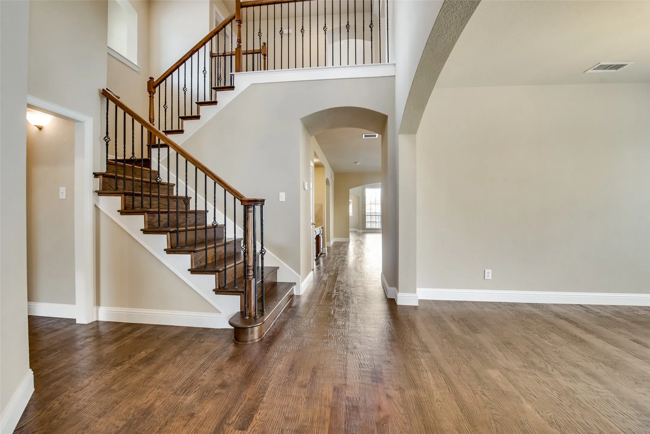 Single Family Residence For Rent in Collin County , 6072 Wallis Drive, Frisco, Texas 75033, 5 Bedroom, 4 Bathroom, 2 Garage spaces, 3,387 Sqft, built in 2005, mls#21358832, Real Estate Agent in Frisco, Homes For Rent in Collin county, Homes For Rent in Frisco, Realtor in Frisco Texas, Real Estate Brokerage Independent Realty Texas, Luminita Cordes Realtor