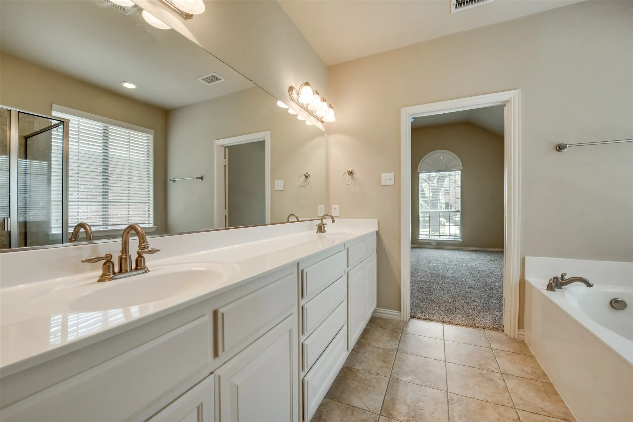 Single Family Residence For Rent in Collin County , 6072 Wallis Drive, Frisco, Texas 75033, 5 Bedroom, 4 Bathroom, 2 Garage spaces, 3,387 Sqft, built in 2005, mls#21358832, Real Estate Agent in Frisco, Homes For Rent in Collin county, Homes For Rent in Frisco, Realtor in Frisco Texas, Real Estate Brokerage Independent Realty Texas, Luminita Cordes Realtor