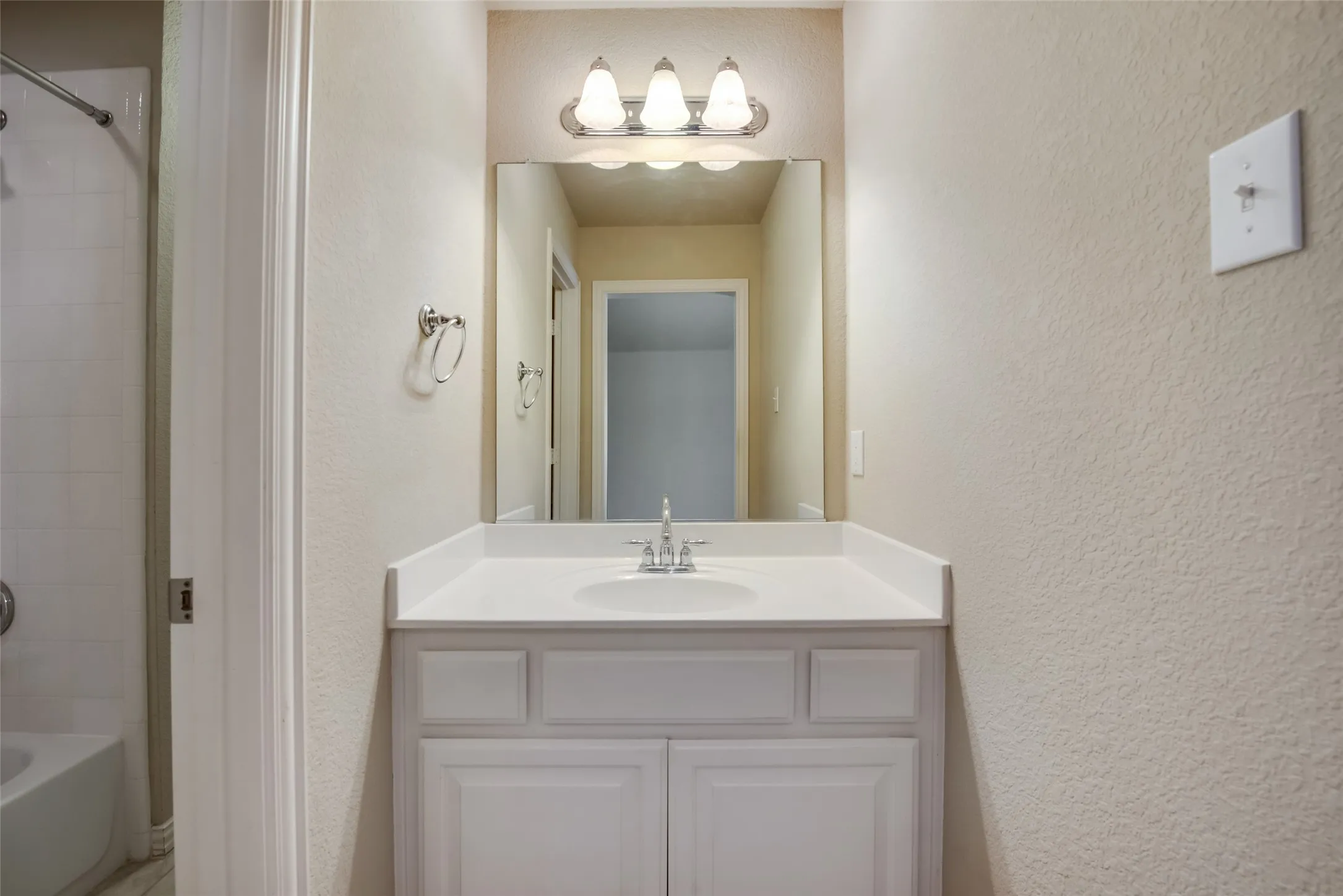 Single Family Residence For Rent in Collin County , 6072 Wallis Drive, Frisco, Texas 75033, 5 Bedroom, 4 Bathroom, 2 Garage spaces, 3,387 Sqft, built in 2005, mls#21358832, Real Estate Agent in Frisco, Homes For Rent in Collin county, Homes For Rent in Frisco, Realtor in Frisco Texas, Real Estate Brokerage Independent Realty Texas, Luminita Cordes Realtor