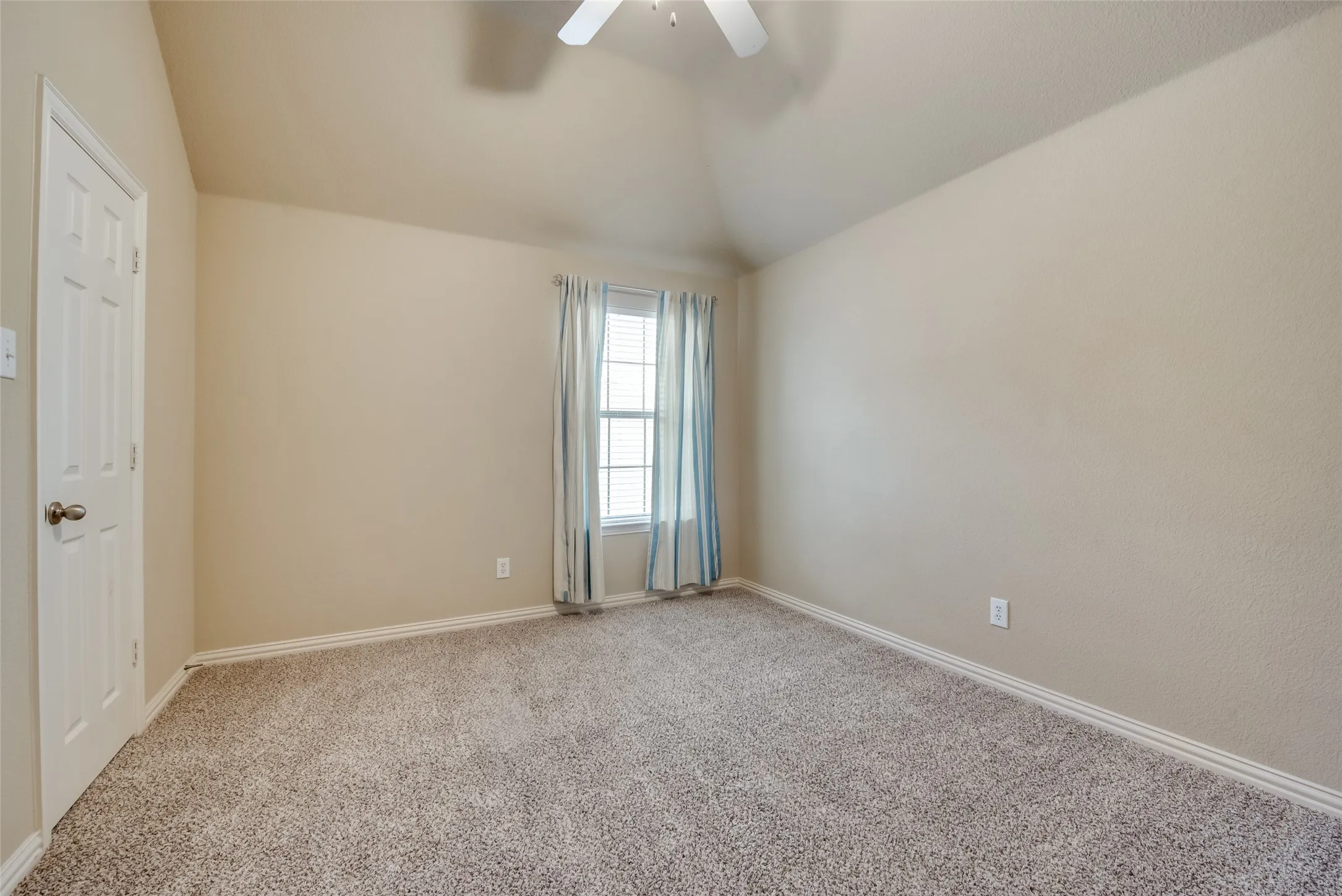 Single Family Residence For Rent in Collin County , 6072 Wallis Drive, Frisco, Texas 75033, 5 Bedroom, 4 Bathroom, 2 Garage spaces, 3,387 Sqft, built in 2005, mls#21358832, Real Estate Agent in Frisco, Homes For Rent in Collin county, Homes For Rent in Frisco, Realtor in Frisco Texas, Real Estate Brokerage Independent Realty Texas, Luminita Cordes Realtor