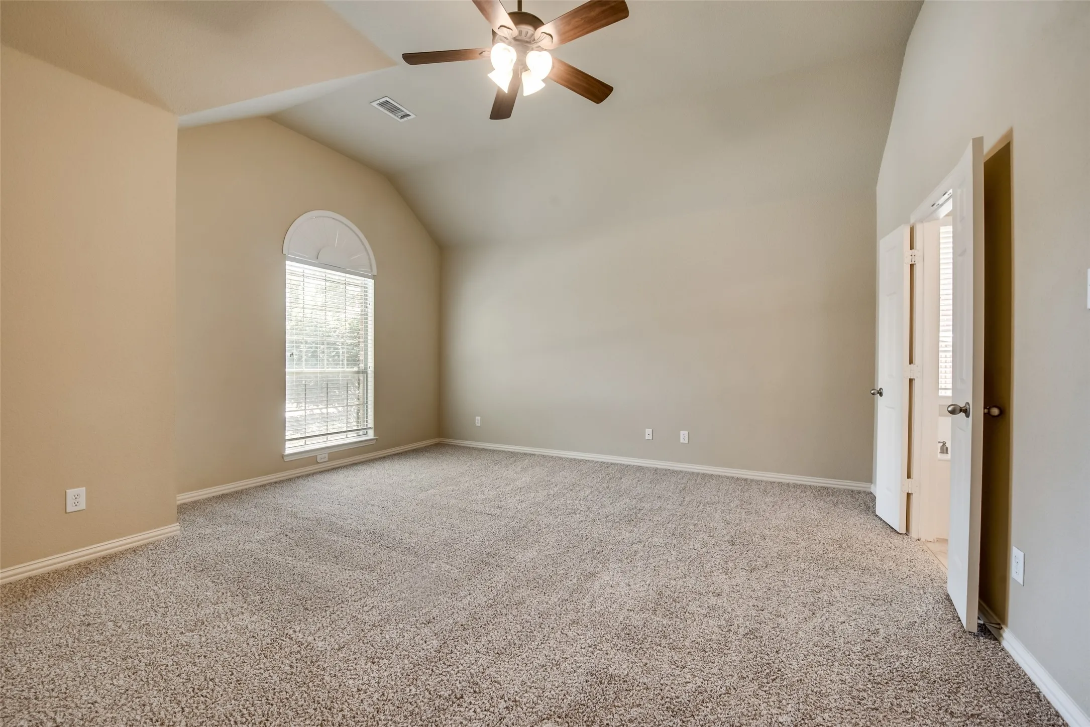 Single Family Residence For Rent in Collin County , 6072 Wallis Drive, Frisco, Texas 75033, 5 Bedroom, 4 Bathroom, 2 Garage spaces, 3,387 Sqft, built in 2005, mls#21358832, Real Estate Agent in Frisco, Homes For Rent in Collin county, Homes For Rent in Frisco, Realtor in Frisco Texas, Real Estate Brokerage Independent Realty Texas, Luminita Cordes Realtor