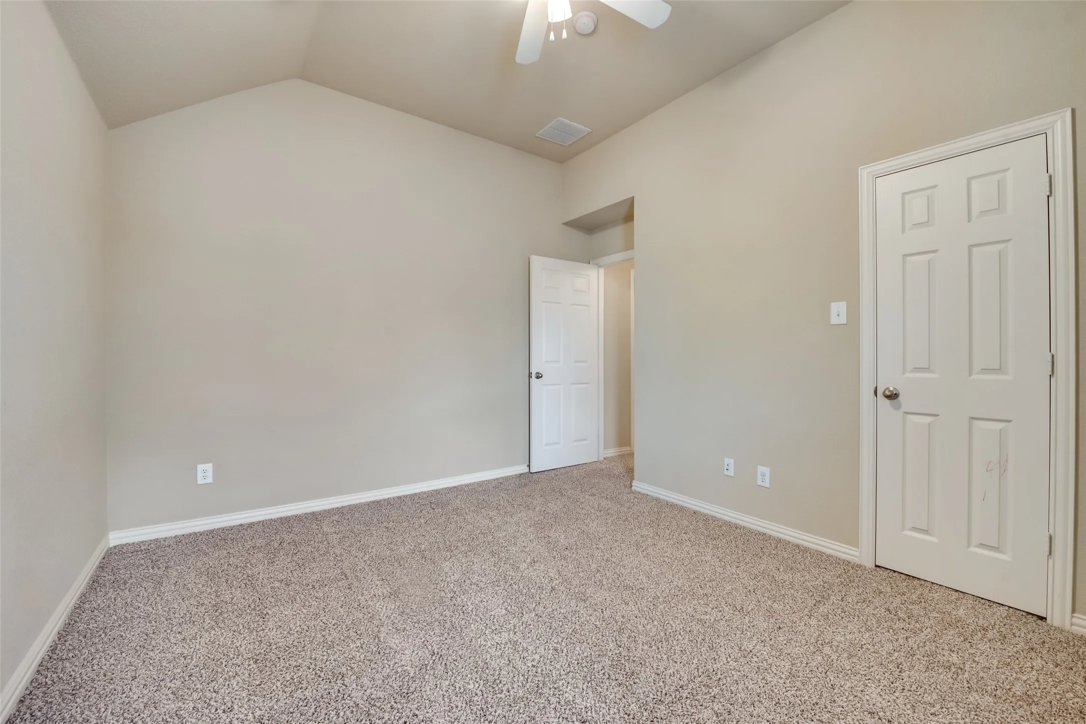 Single Family Residence For Rent in Collin County , 6072 Wallis Drive, Frisco, Texas 75033, 5 Bedroom, 4 Bathroom, 2 Garage spaces, 3,387 Sqft, built in 2005, mls#21358832, Real Estate Agent in Frisco, Homes For Rent in Collin county, Homes For Rent in Frisco, Realtor in Frisco Texas, Real Estate Brokerage Independent Realty Texas, Luminita Cordes Realtor