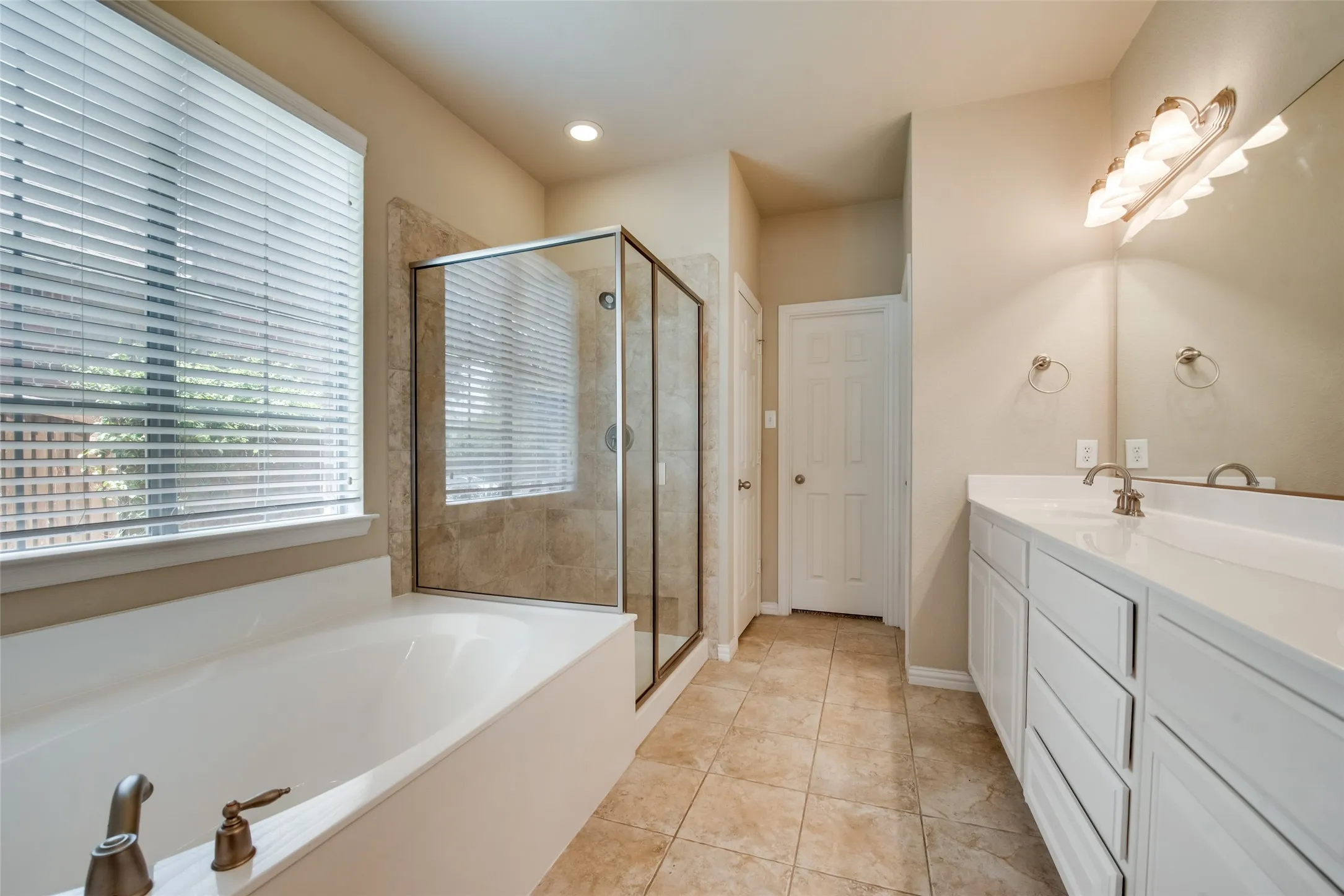 Single Family Residence For Rent in Collin County , 6072 Wallis Drive, Frisco, Texas 75033, 5 Bedroom, 4 Bathroom, 2 Garage spaces, 3,387 Sqft, built in 2005, mls#21358832, Real Estate Agent in Frisco, Homes For Rent in Collin county, Homes For Rent in Frisco, Realtor in Frisco Texas, Real Estate Brokerage Independent Realty Texas, Luminita Cordes Realtor