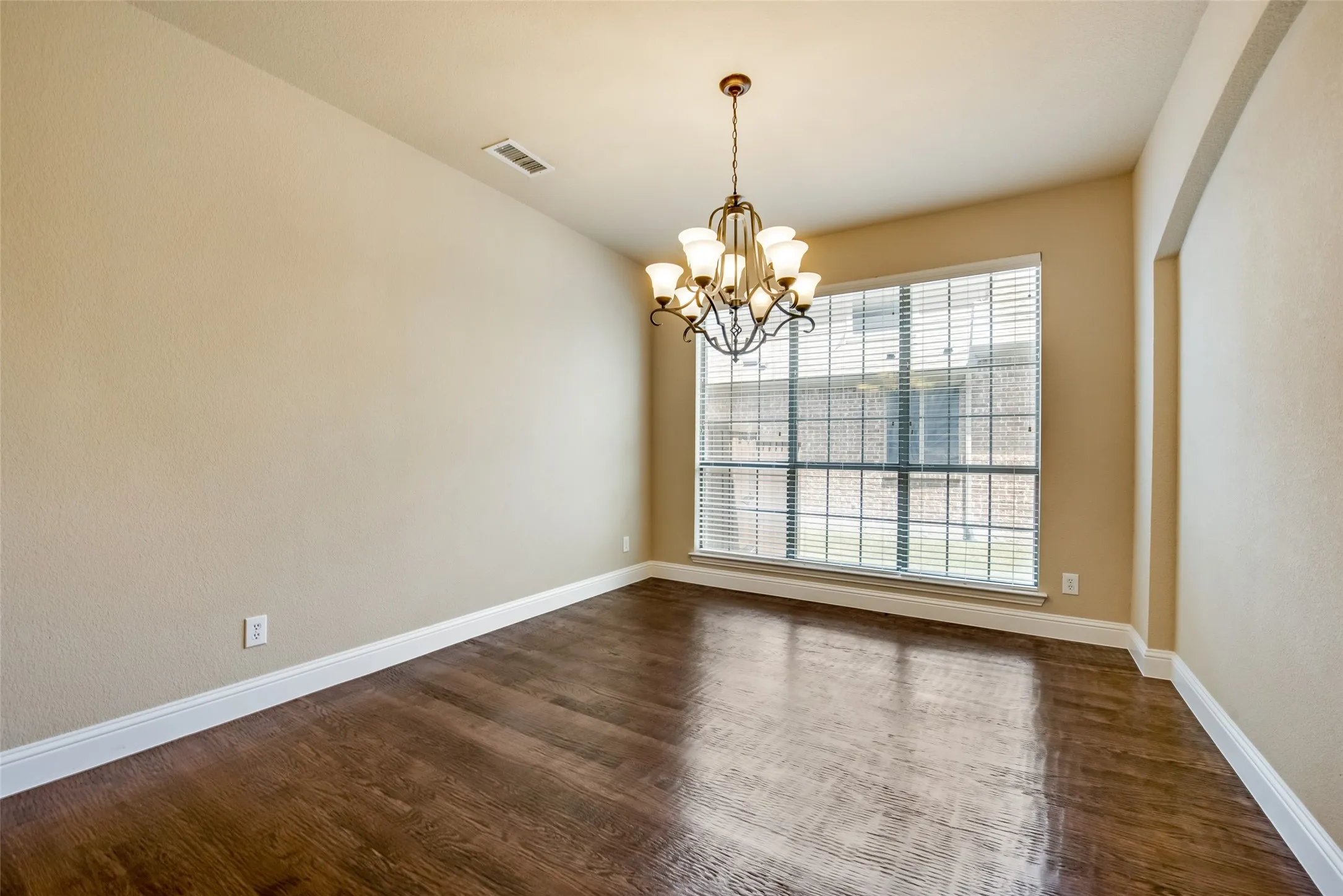 Single Family Residence For Rent in Collin County , 6072 Wallis Drive, Frisco, Texas 75033, 5 Bedroom, 4 Bathroom, 2 Garage spaces, 3,387 Sqft, built in 2005, mls#21358832, Real Estate Agent in Frisco, Homes For Rent in Collin county, Homes For Rent in Frisco, Realtor in Frisco Texas, Real Estate Brokerage Independent Realty Texas, Luminita Cordes Realtor