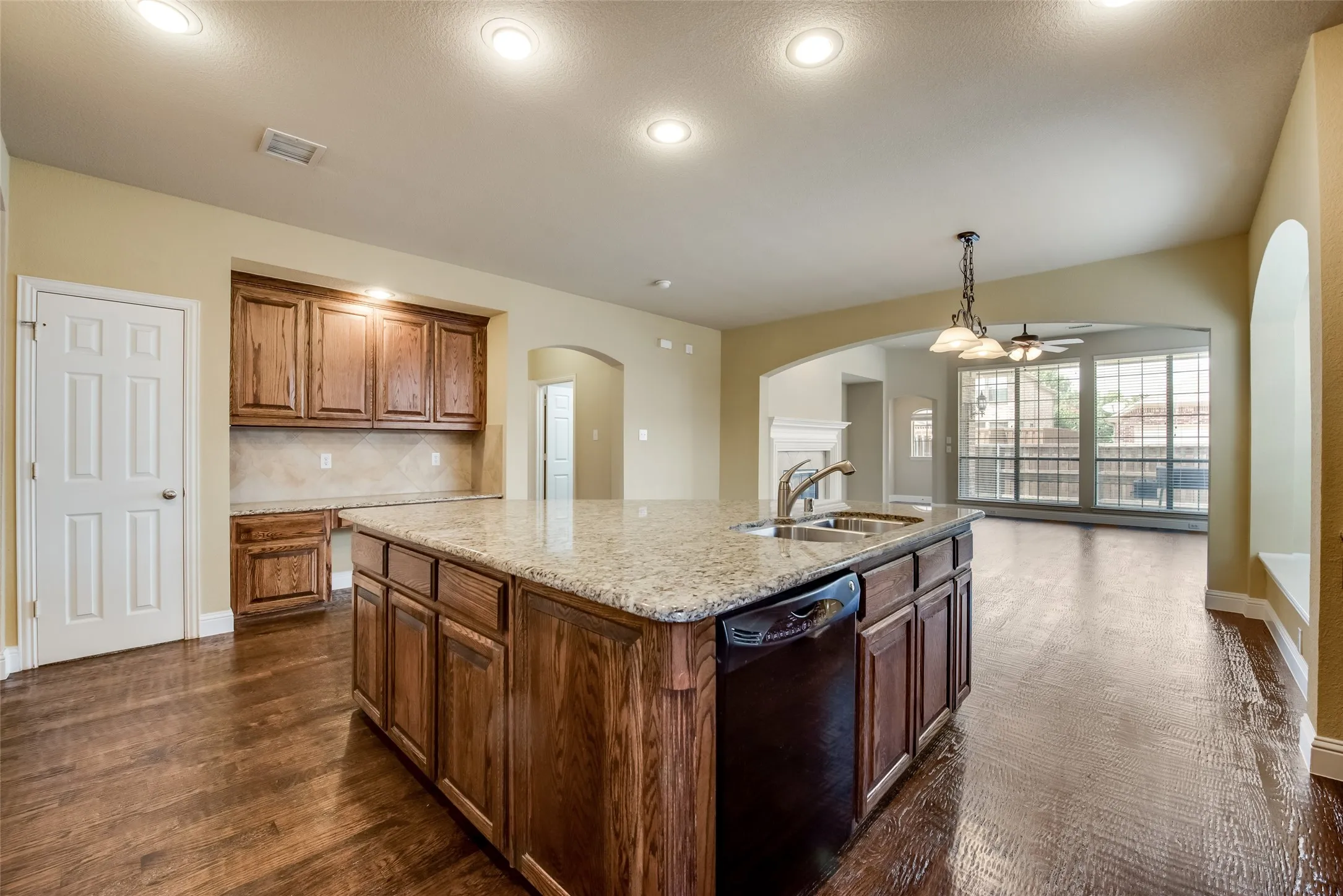 Single Family Residence For Rent in Collin County , 6072 Wallis Drive, Frisco, Texas 75033, 5 Bedroom, 4 Bathroom, 2 Garage spaces, 3,387 Sqft, built in 2005, mls#21358832, Real Estate Agent in Frisco, Homes For Rent in Collin county, Homes For Rent in Frisco, Realtor in Frisco Texas, Real Estate Brokerage Independent Realty Texas, Luminita Cordes Realtor