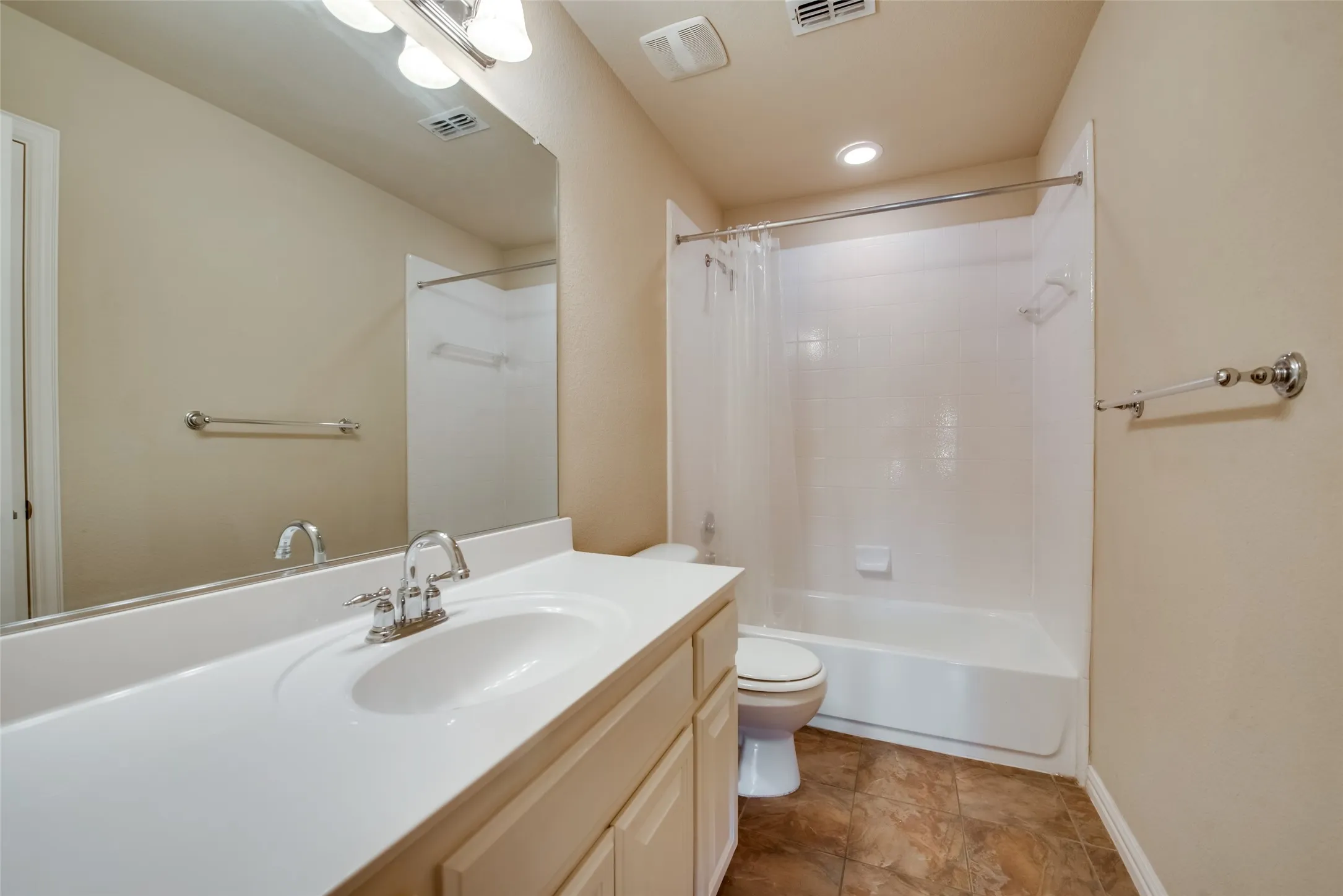 Single Family Residence For Rent in Collin County , 6072 Wallis Drive, Frisco, Texas 75033, 5 Bedroom, 4 Bathroom, 2 Garage spaces, 3,387 Sqft, built in 2005, mls#21358832, Real Estate Agent in Frisco, Homes For Rent in Collin county, Homes For Rent in Frisco, Realtor in Frisco Texas, Real Estate Brokerage Independent Realty Texas, Luminita Cordes Realtor
