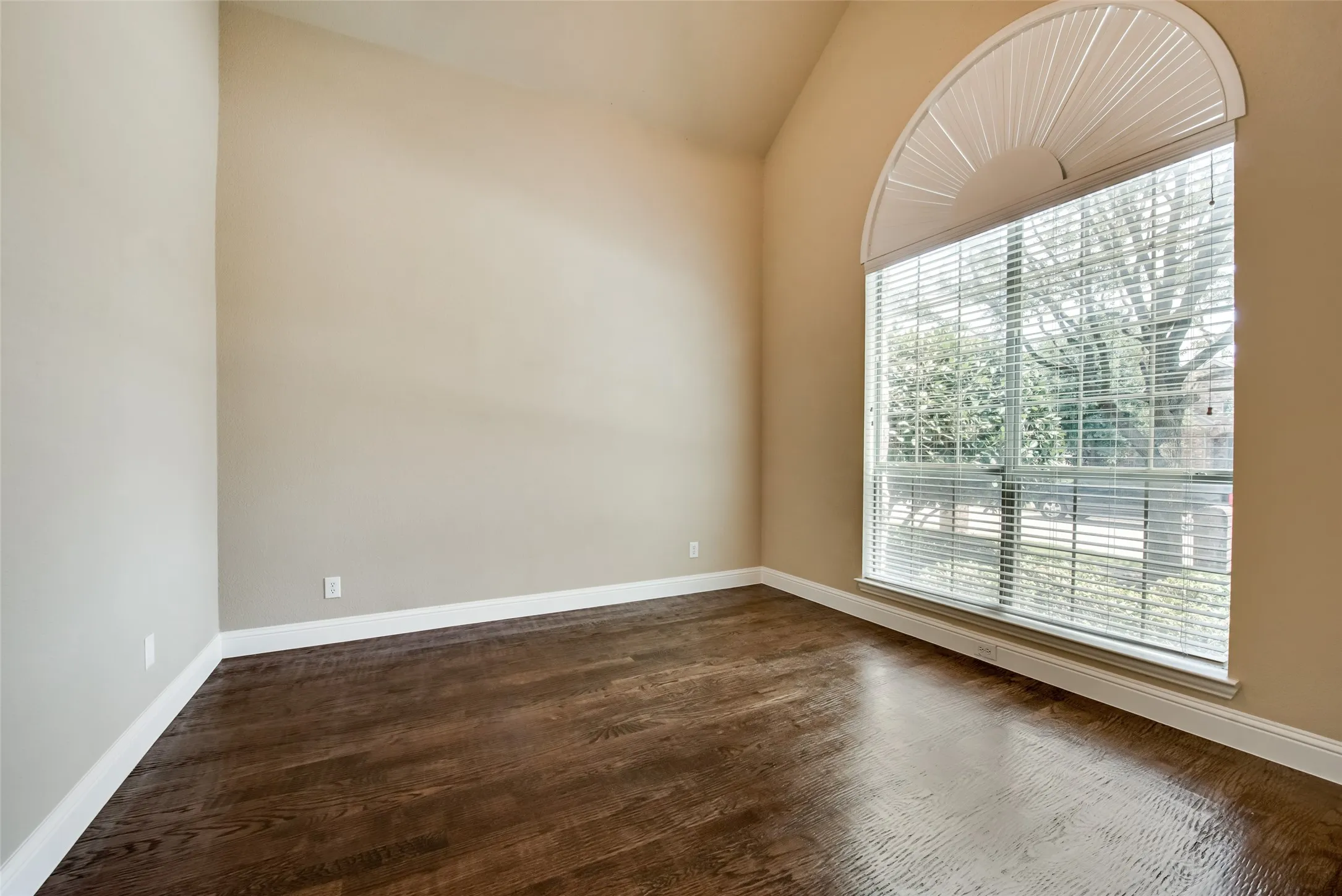 Single Family Residence For Rent in Collin County , 6072 Wallis Drive, Frisco, Texas 75033, 5 Bedroom, 4 Bathroom, 2 Garage spaces, 3,387 Sqft, built in 2005, mls#21358832, Real Estate Agent in Frisco, Homes For Rent in Collin county, Homes For Rent in Frisco, Realtor in Frisco Texas, Real Estate Brokerage Independent Realty Texas, Luminita Cordes Realtor