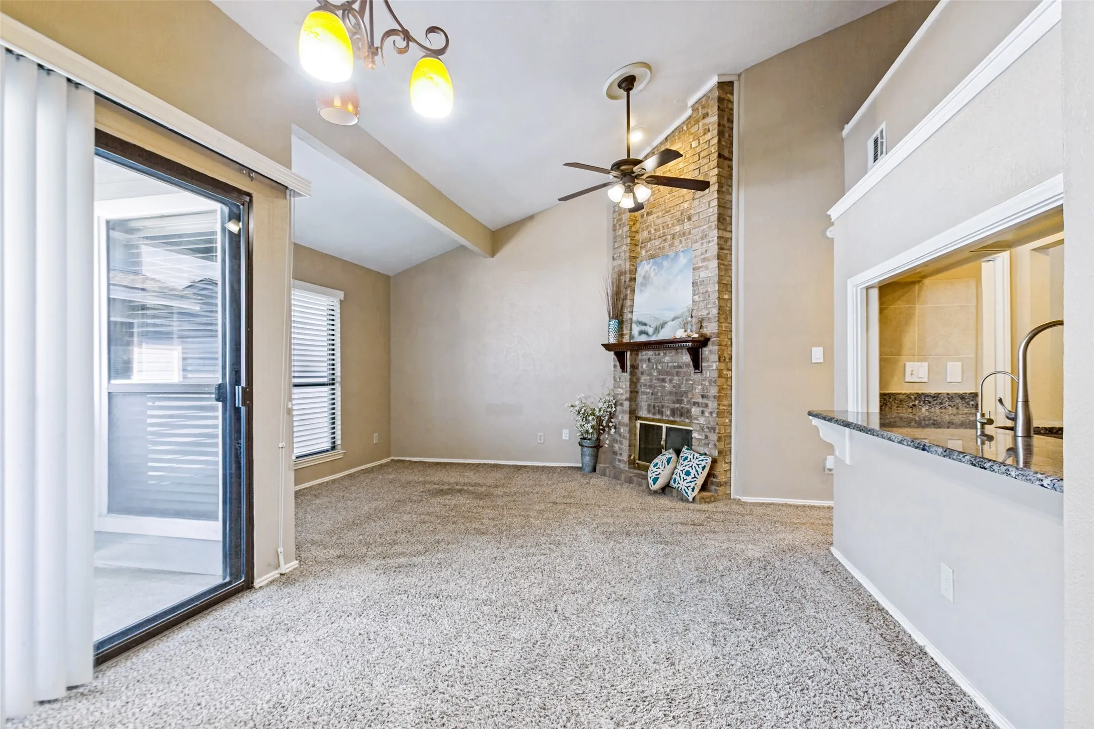 Condominium For Sale in Collin County , 17490 Meandering Way 604, Dallas, Texas 75252, 2 Bedroom, 1 Bathroom, 1 Garage spaces, 877 Sqft, built in 1983, mls#21350873, Real Estate Agent in Dallas, Homes For Sale in Collin county, Homes For Sale in Dallas, Realtor in Dallas Texas, Real Estate Brokerage Independent Realty Texas, Luminita Cordes Realtor
