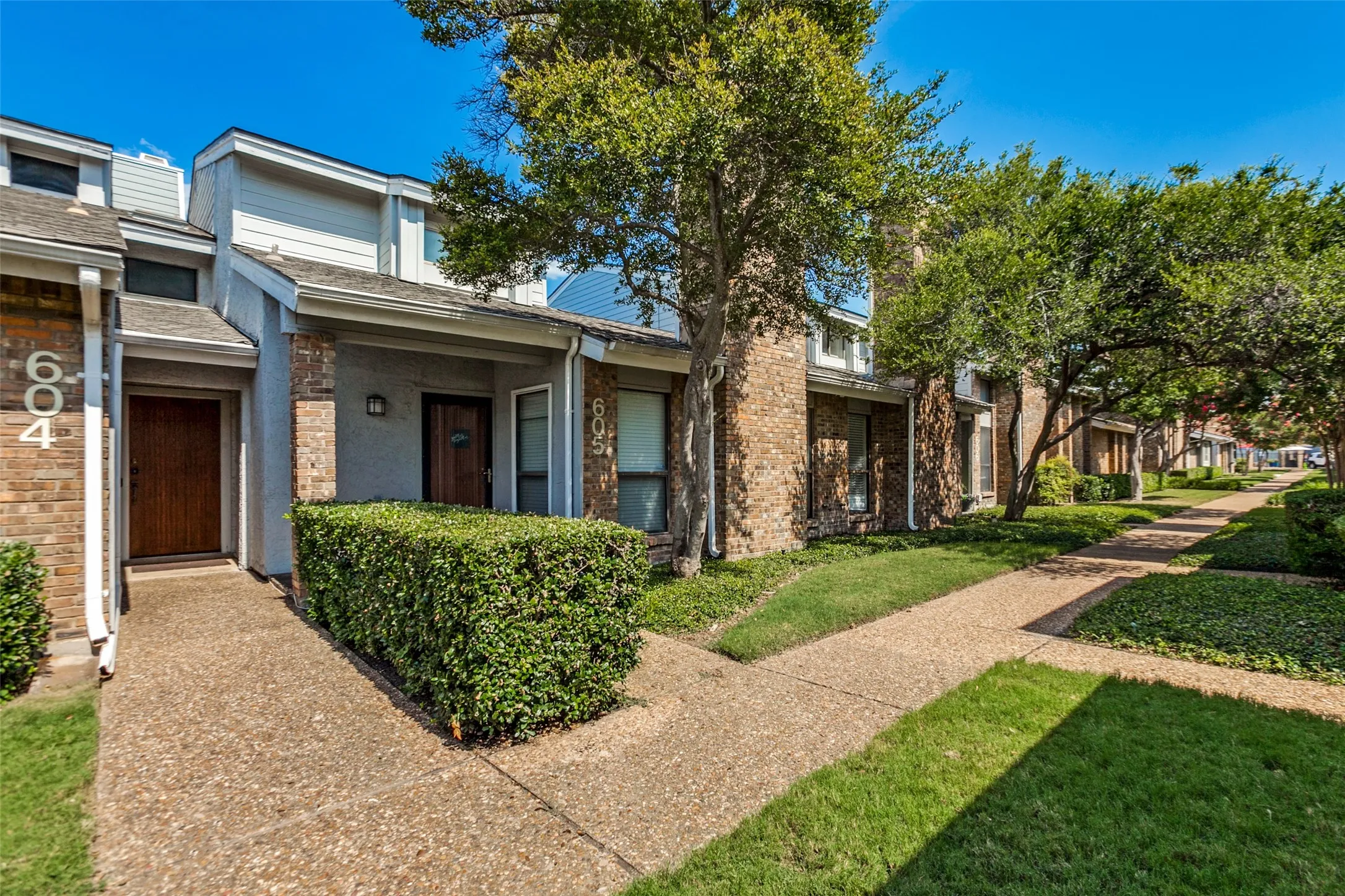 Condominium For Sale in Collin County , 17490 Meandering Way 604, Dallas, Texas 75252, 2 Bedroom, 1 Bathroom, 1 Garage spaces, 877 Sqft, built in 1983, mls#21350873, Real Estate Agent in Dallas, Homes For Sale in Collin county, Homes For Sale in Dallas, Realtor in Dallas Texas, Real Estate Brokerage Independent Realty Texas, Luminita Cordes Realtor