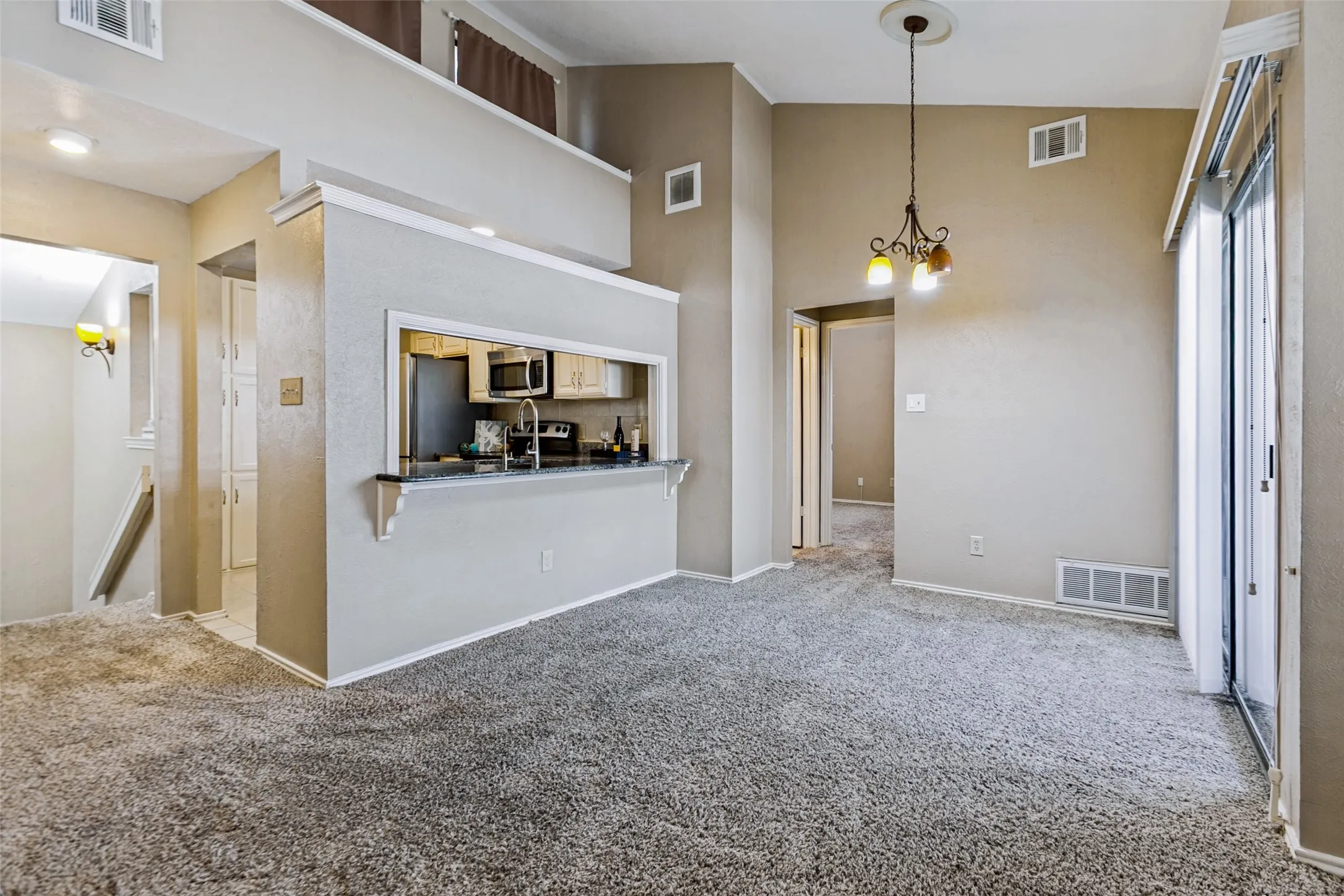 Condominium For Sale in Collin County , 17490 Meandering Way 604, Dallas, Texas 75252, 2 Bedroom, 1 Bathroom, 1 Garage spaces, 877 Sqft, built in 1983, mls#21350873, Real Estate Agent in Dallas, Homes For Sale in Collin county, Homes For Sale in Dallas, Realtor in Dallas Texas, Real Estate Brokerage Independent Realty Texas, Luminita Cordes Realtor