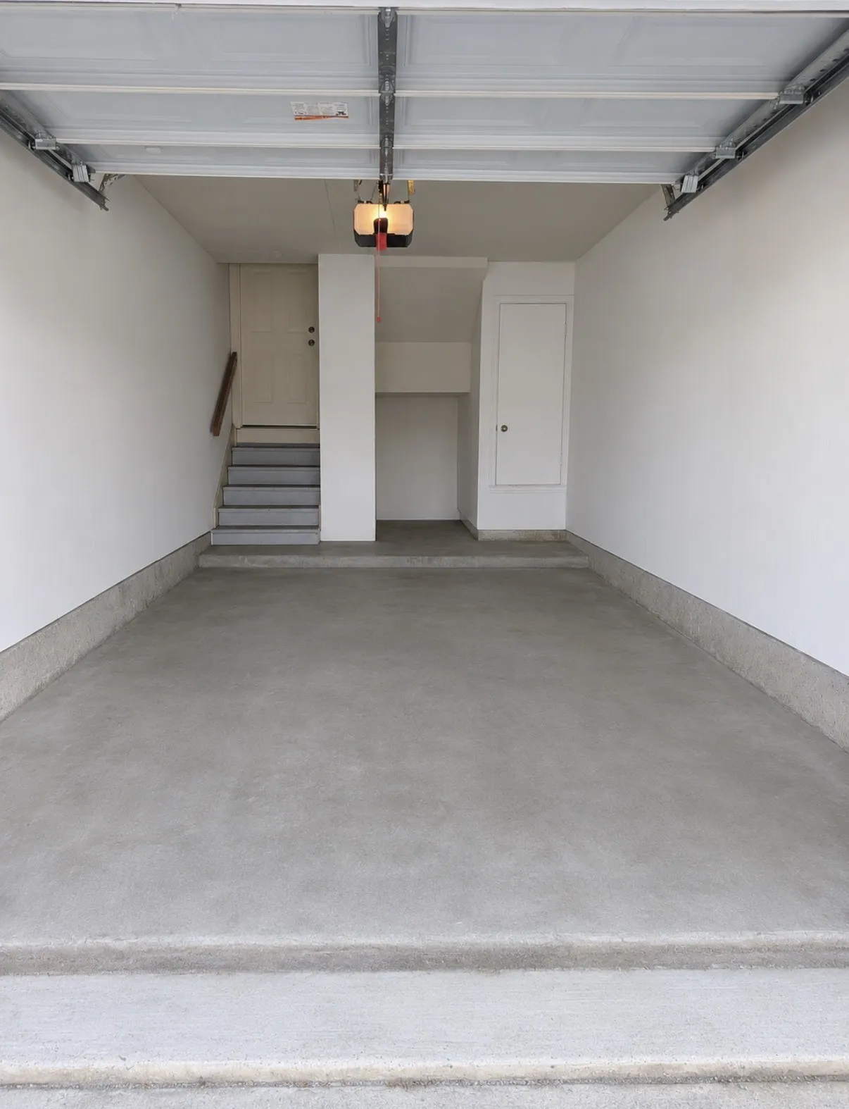 Condominium For Sale in Collin County , 17490 Meandering Way 604, Dallas, Texas 75252, 2 Bedroom, 1 Bathroom, 1 Garage spaces, 877 Sqft, built in 1983, mls#21350873, Real Estate Agent in Dallas, Homes For Sale in Collin county, Homes For Sale in Dallas, Realtor in Dallas Texas, Real Estate Brokerage Independent Realty Texas, Luminita Cordes Realtor